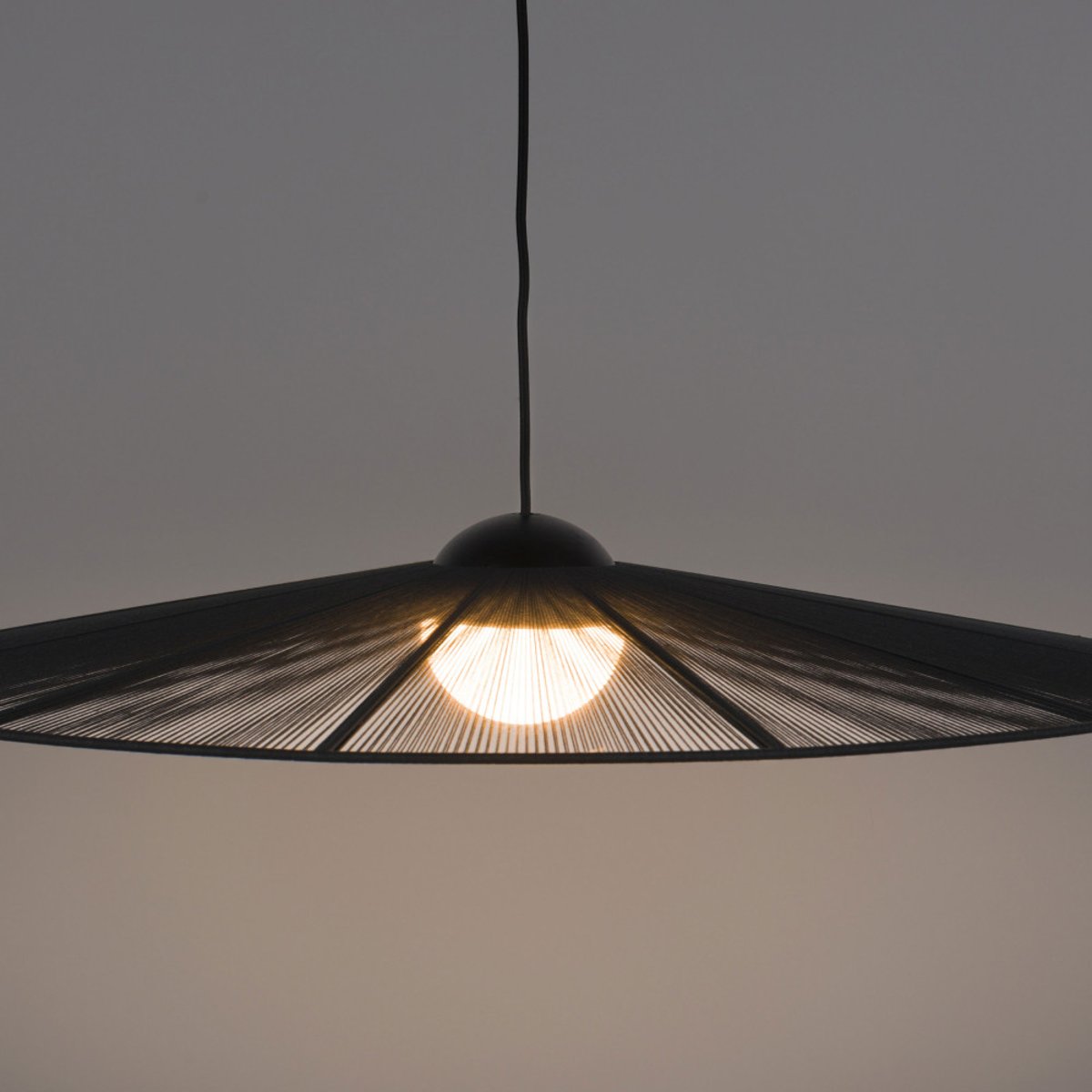 Suspension ronde en métal  80cm- BELLE L noir, ZUIVER