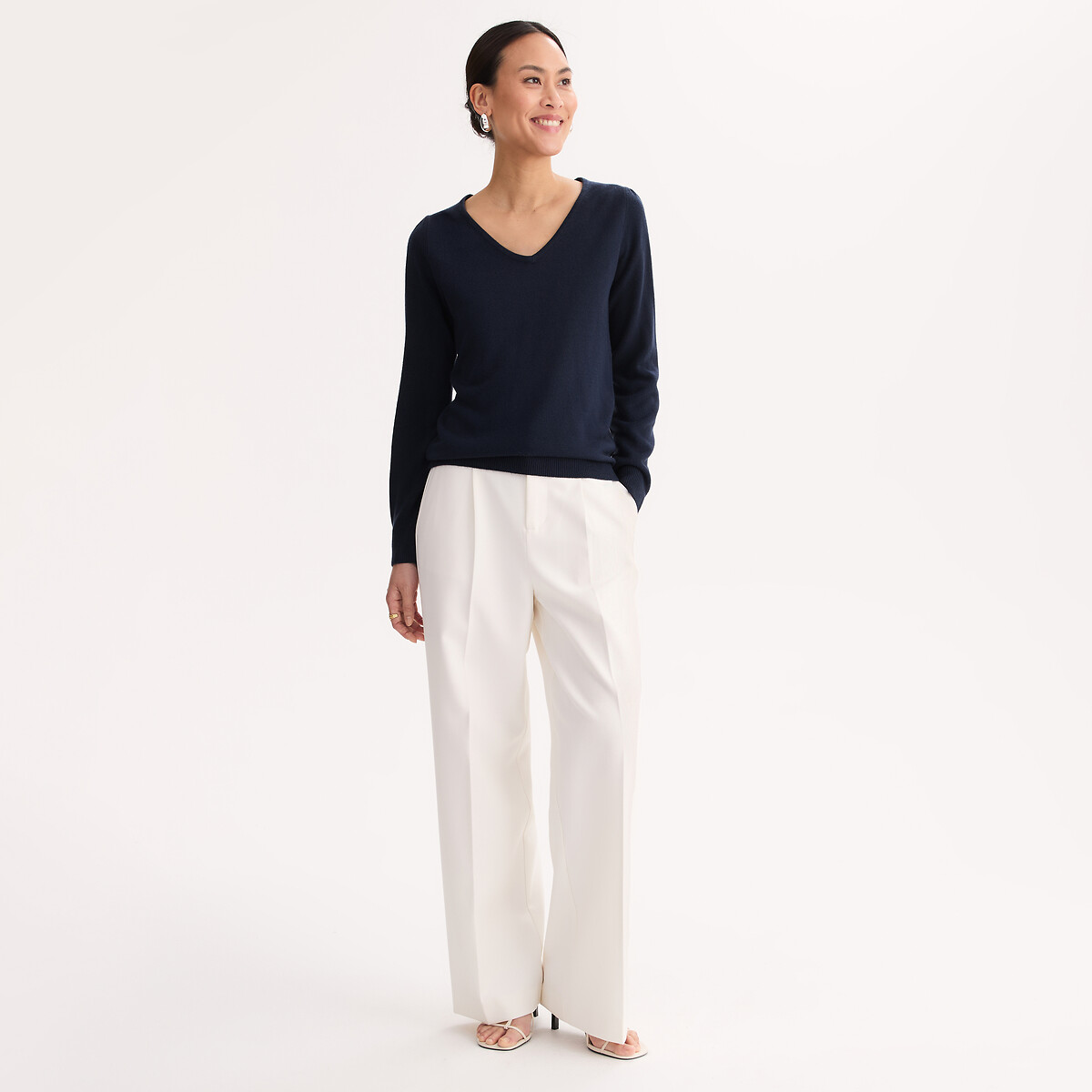 Pull col V, fine maille au toucher très doux marine, ANNE WEYBURN
