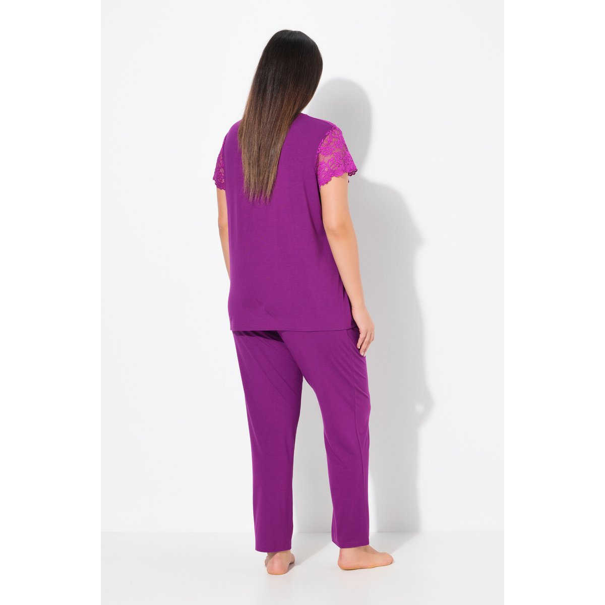 Pyjama deux pièces à dentelle. prune clair, ULLA POPKEN