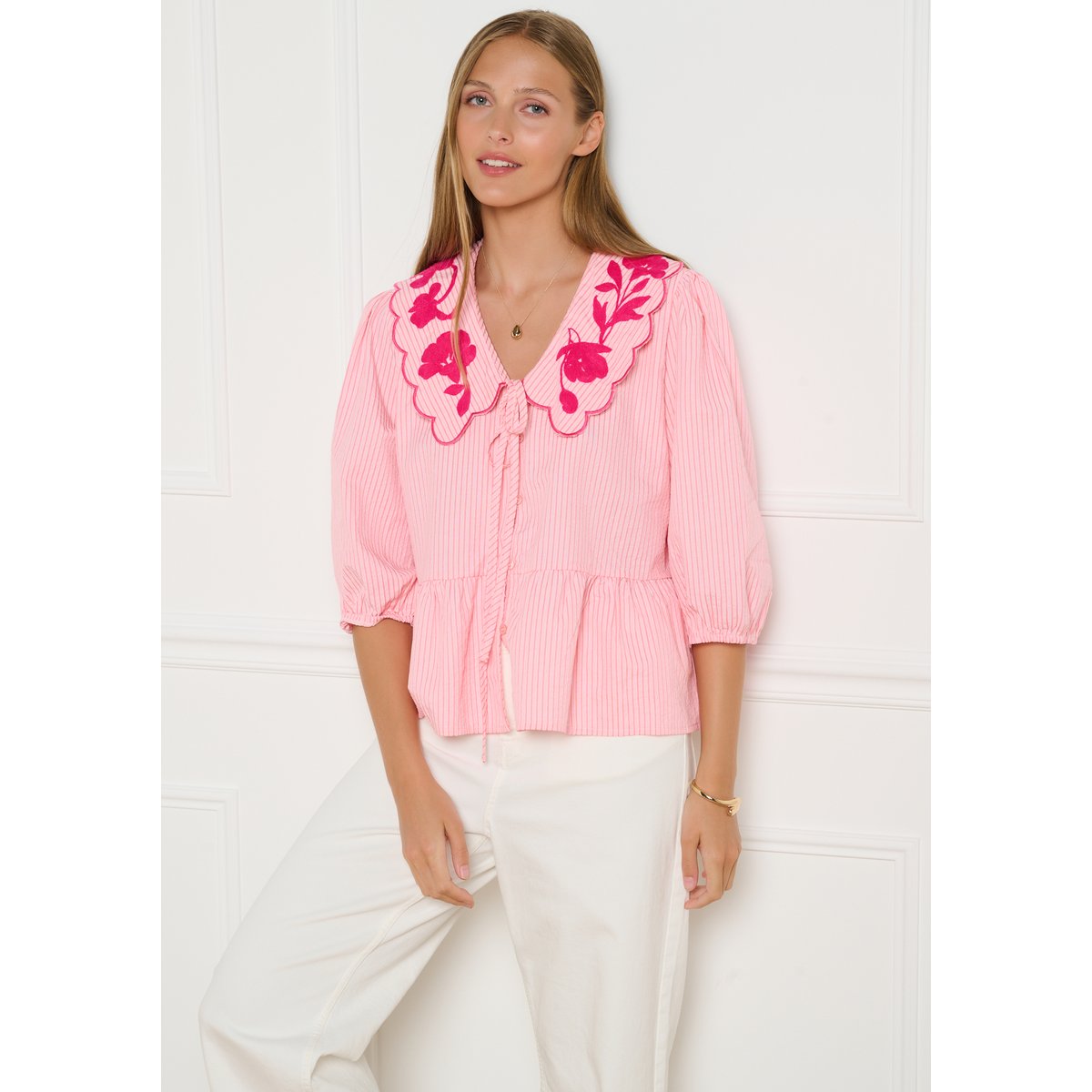 Blouse à col brodé rouge framboise, LOLALIZA
