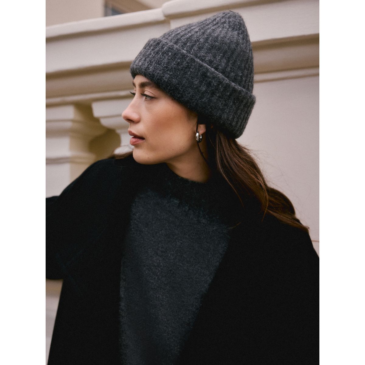Bonnet côtelé avec laine d’alpage ras gris anthracite, NEXT
