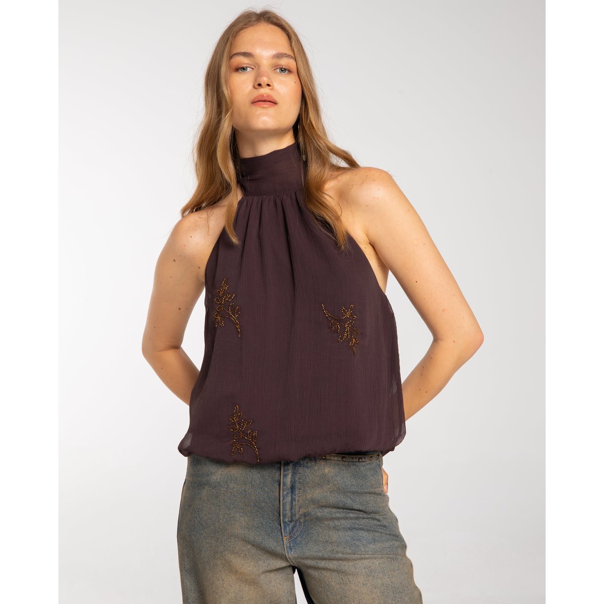 Blouse en mousseline brodée à encolure dos nu anthracite, THE-ARE
