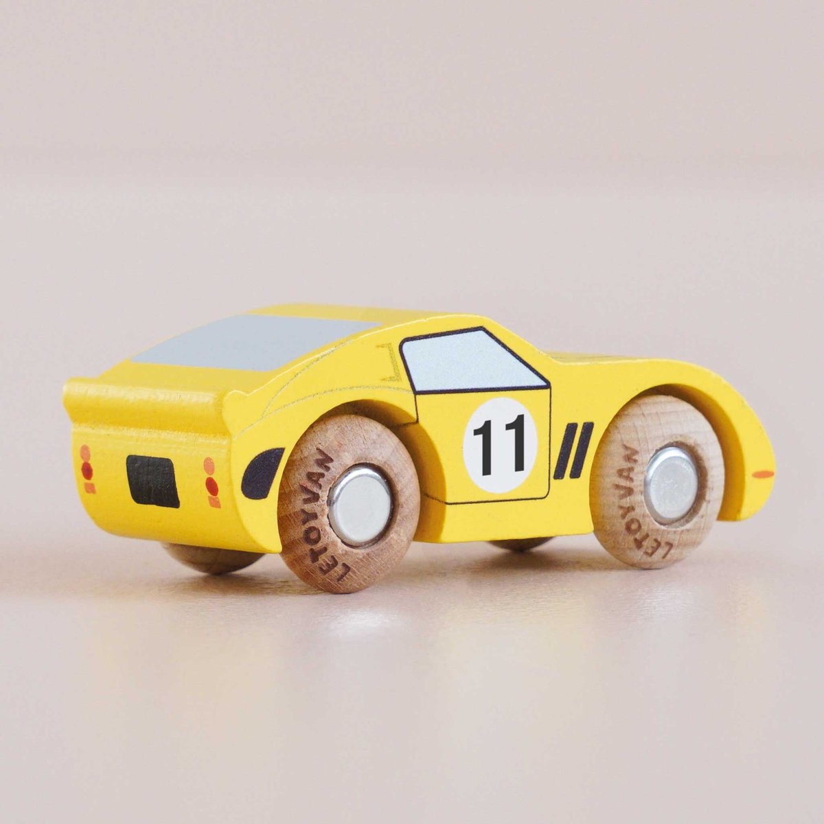 Voiture Luca No 24 jaune, LE TOY VAN
