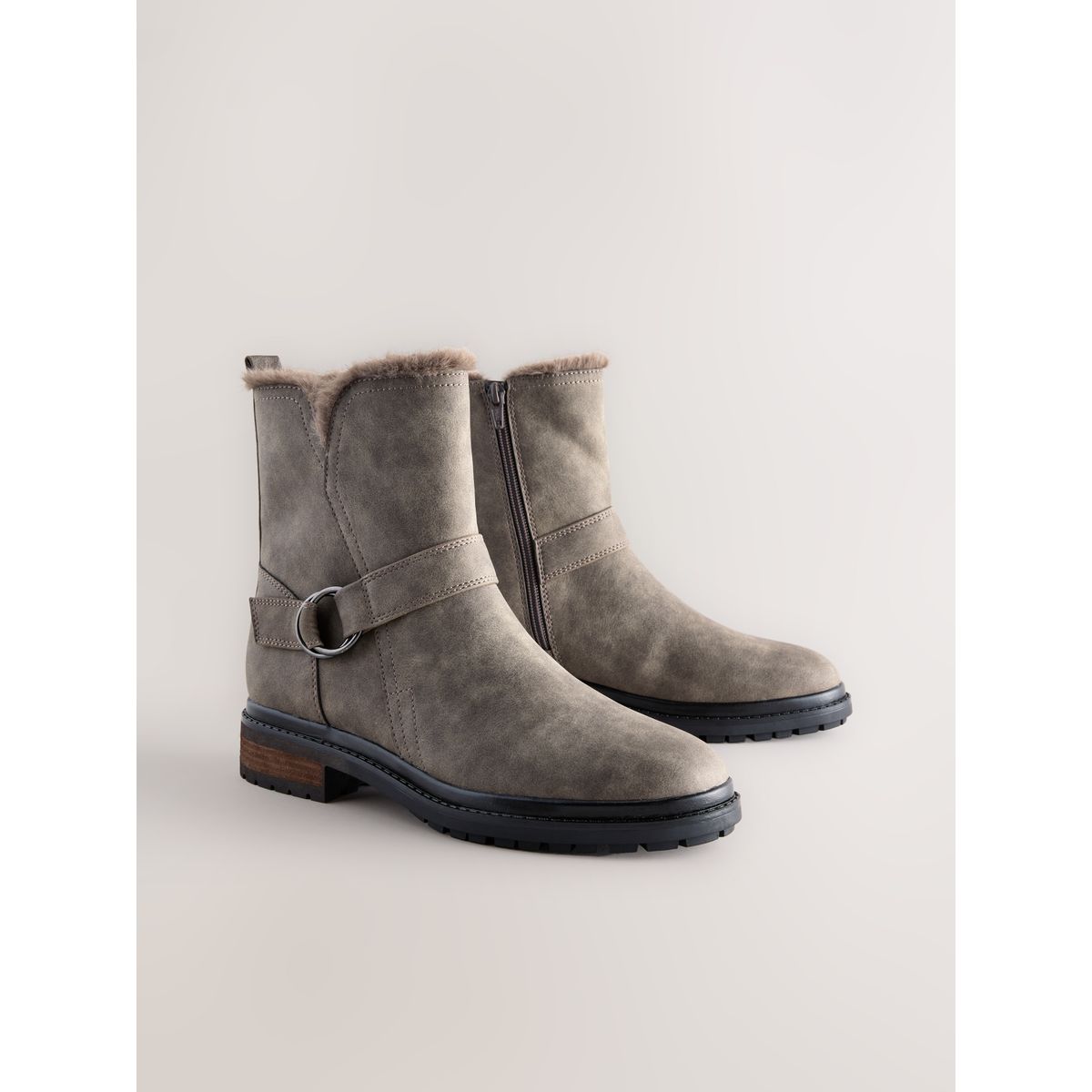 Bottines en imitation fourrure forever comfort® gris texturé, NEXT