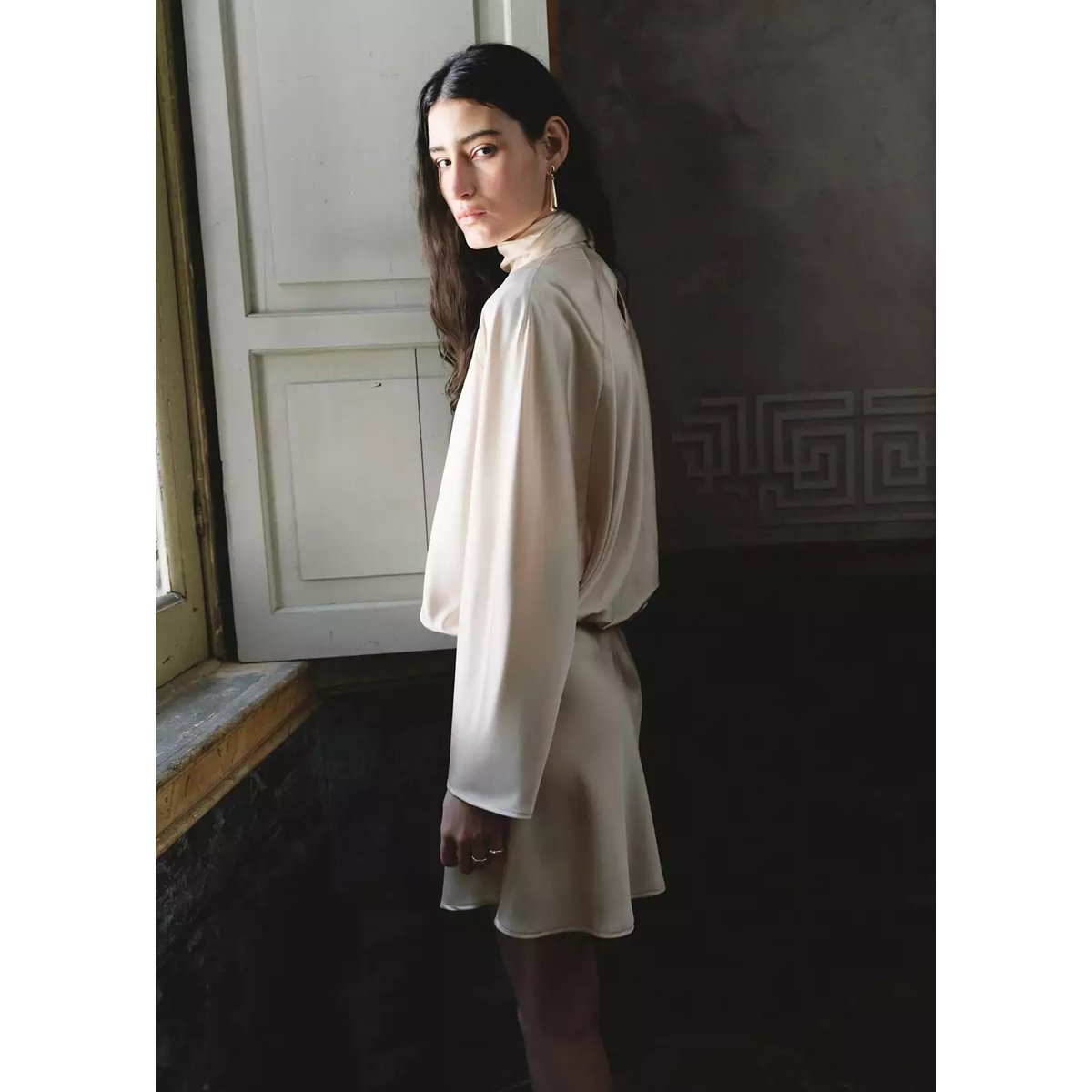 Robe satinée à nœud écru, MANGO