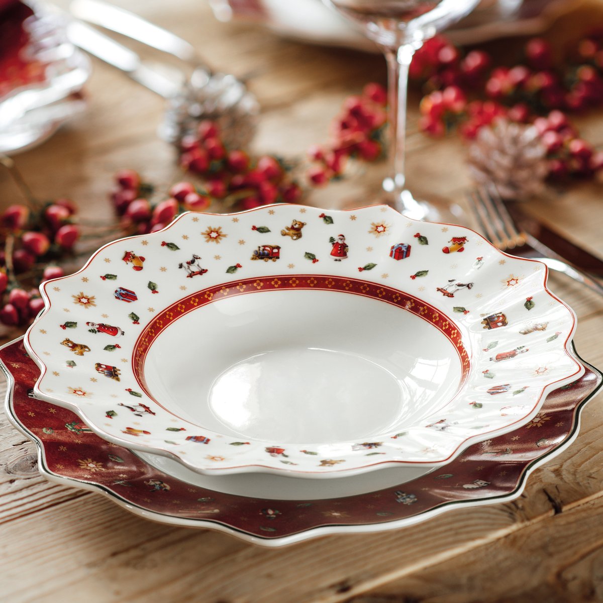 Assiette Creuse Blanche TOY'S DELIGHT rouge, VILLEROY & BOCH