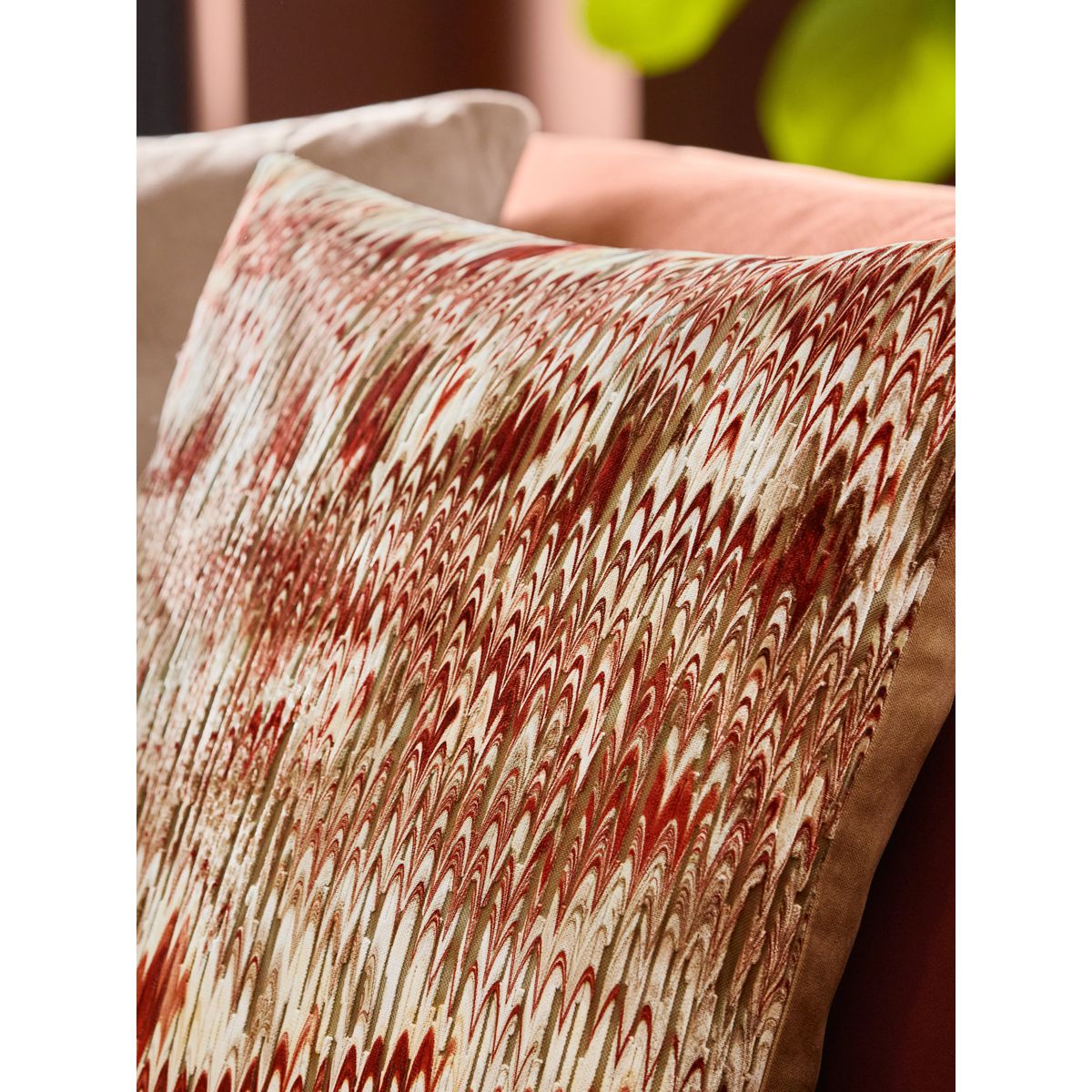 Coussin en velours ciselé abstrait mirage orange, NEXT