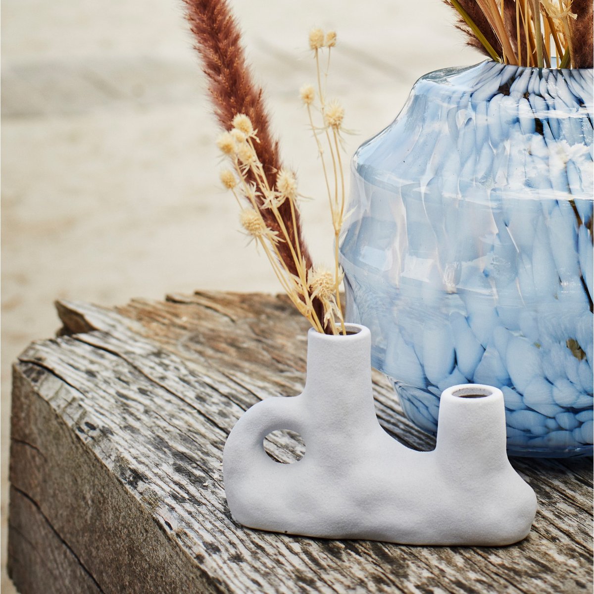 Vase Organique en Grès H 12cm bleu clair, MADAM STOLTZ