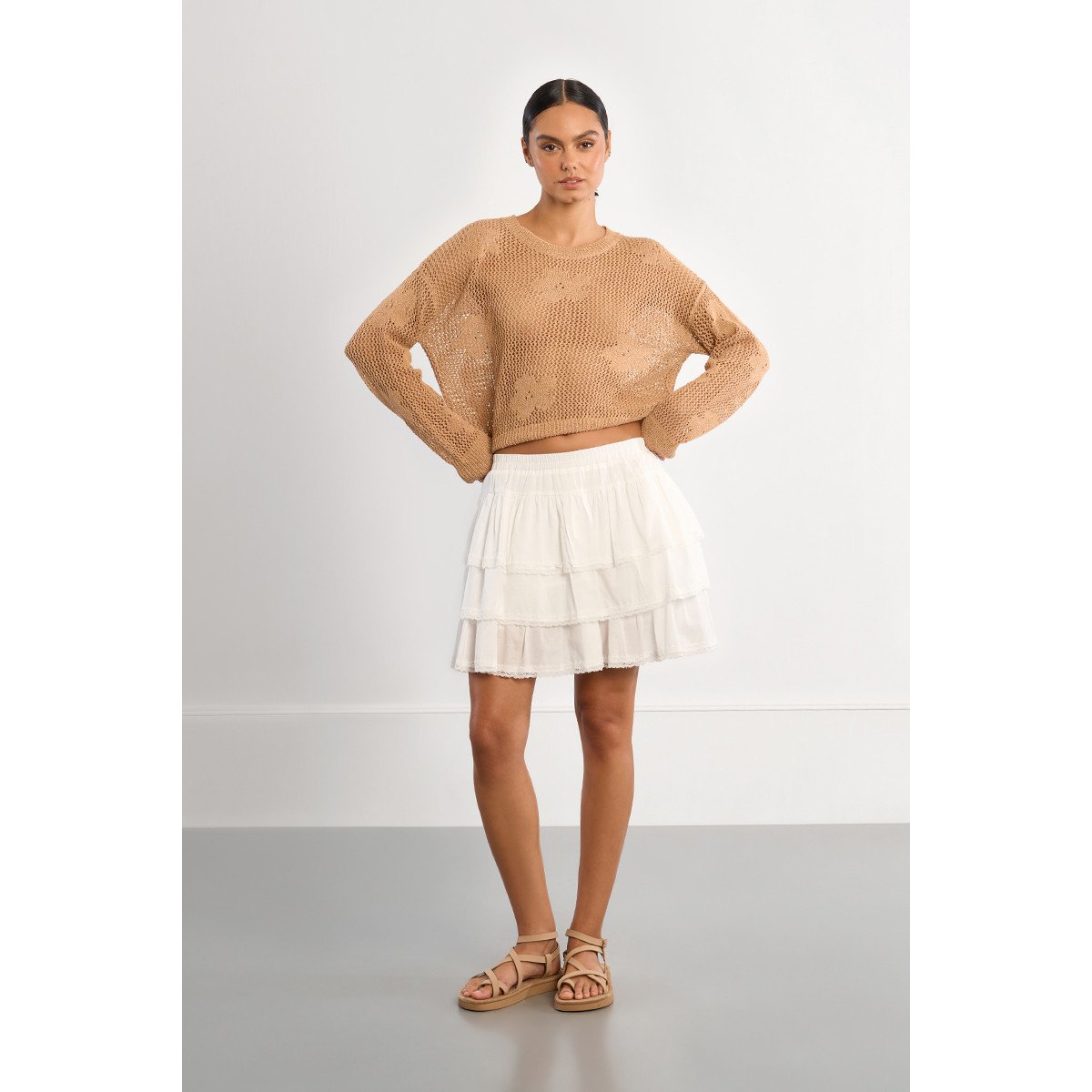 Pull en maille fine avec détails fleurs camel, LILI SIDONIO