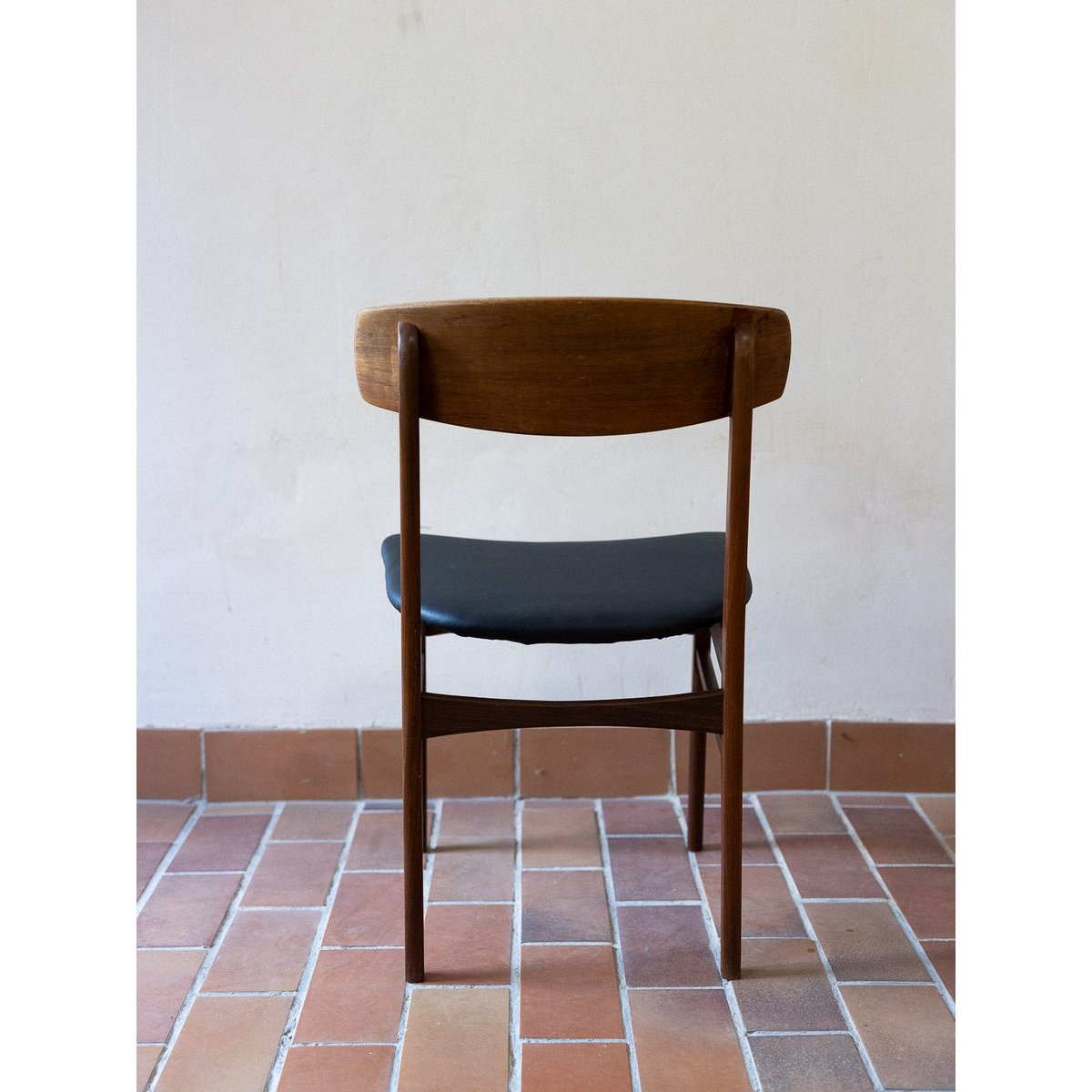 Elégante paire de chaises Alma N°1797 - Bon état bois foncé, DEBONGOUT