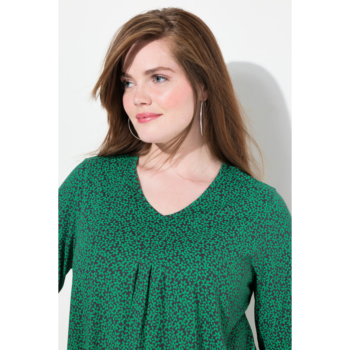 T-shirt à fleurs, col en V et manches 3/4 gris asphalte, ULLA POPKEN