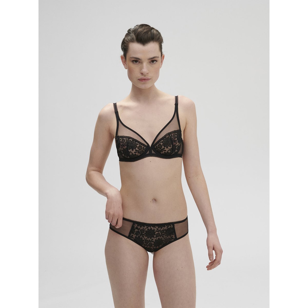 Soutien-gorge avec armatures décolleté plongeant, AMAZONE noir, SIMONE PERELE