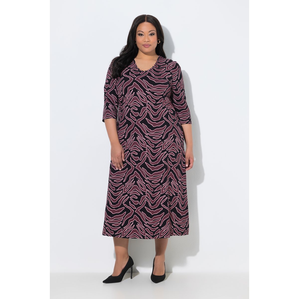 Robe longue, imprimé graphique, col en V brun nougat, ULLA POPKEN