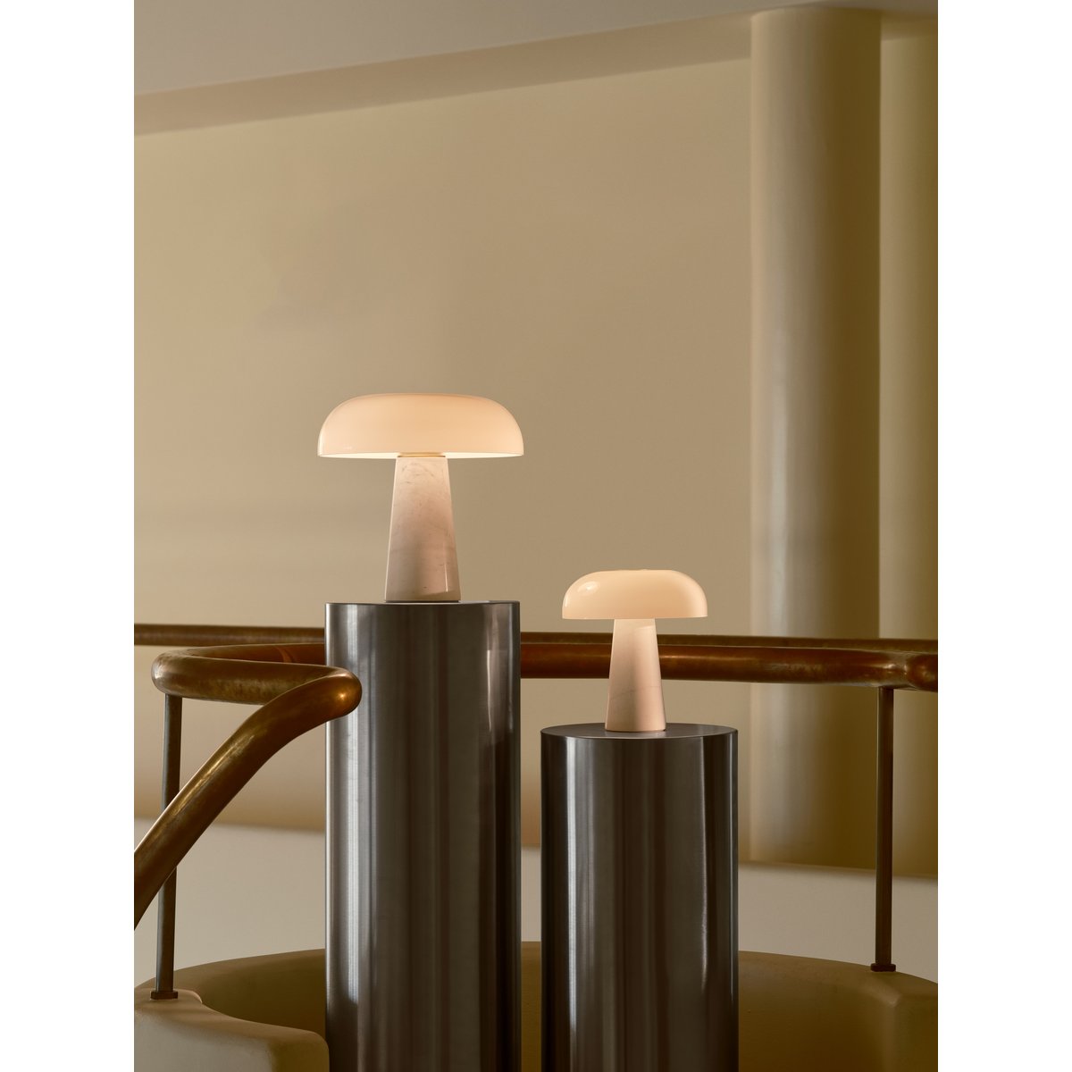 Lampe à poser forme champignon en marbre et verre, GLOSSY gris, DESIGN FOR THE PEOPLE