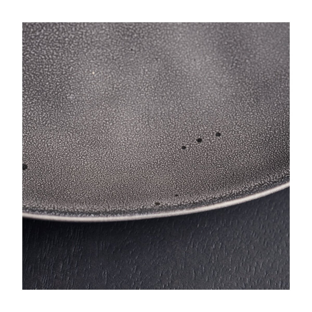 Assiette Rustic Diam 28 cm gris foncé, HOUSE DOCTOR
