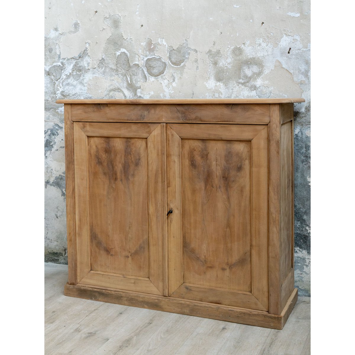 Buffet haut en bois Gilbert N°1915 - Bon état bois clair, DEBONGOUT