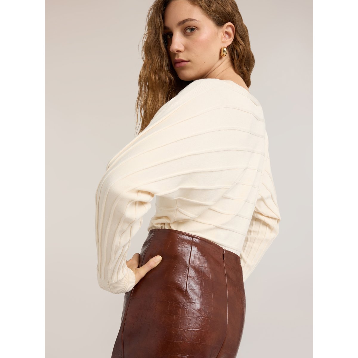 Pull à rayures en relief blanc, MOTIVI