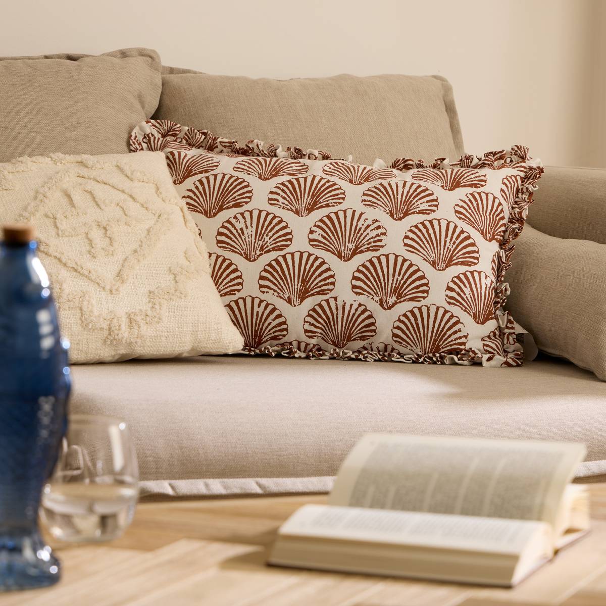 Coussin avec broderies coquillages OCEANIA terracotta, ATMOSPHERA