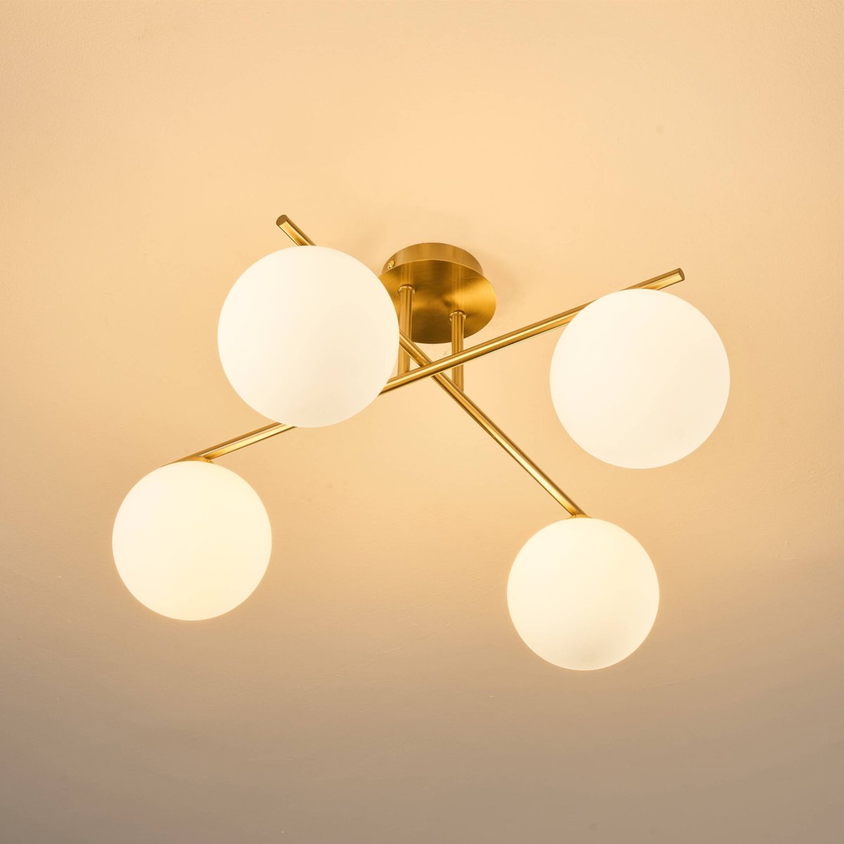 Plafonnier doré 4 globes opale - MILANOA laiton et blanc, KOSILUM