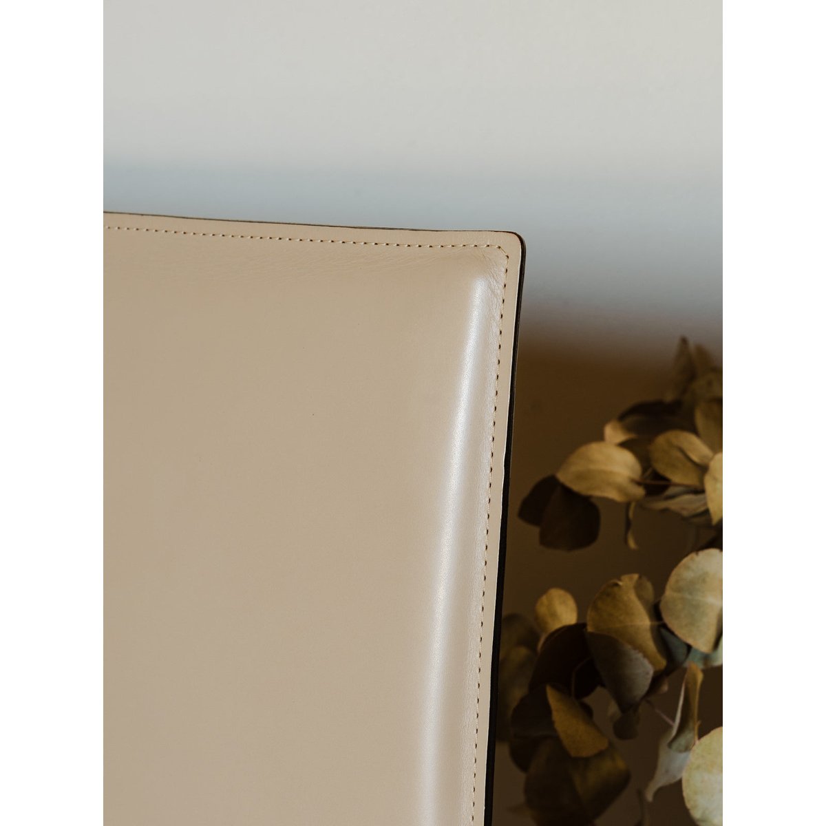 Chaise Knoll en cuir Alma N°861 - Bon état beige, DEBONGOUT