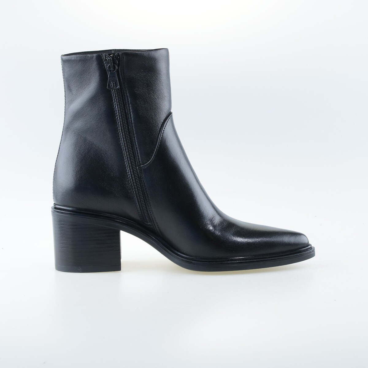 Botas pontiagudas, em pele preto , MJUS