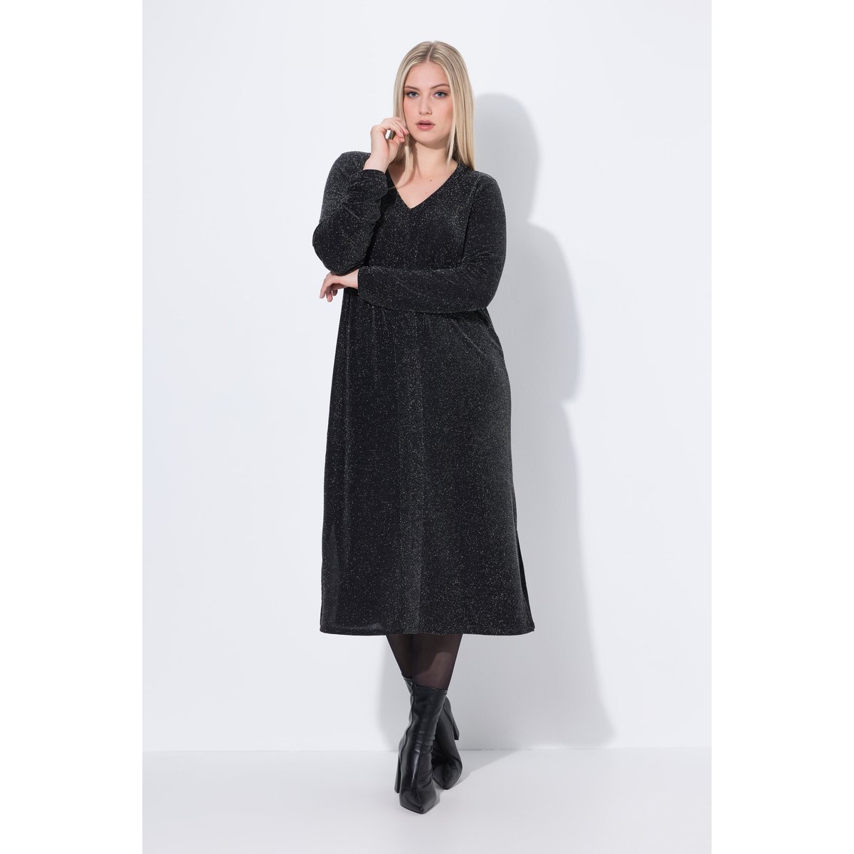 Robe midi scintillante. Décolleté en V noir, ULLA POPKEN