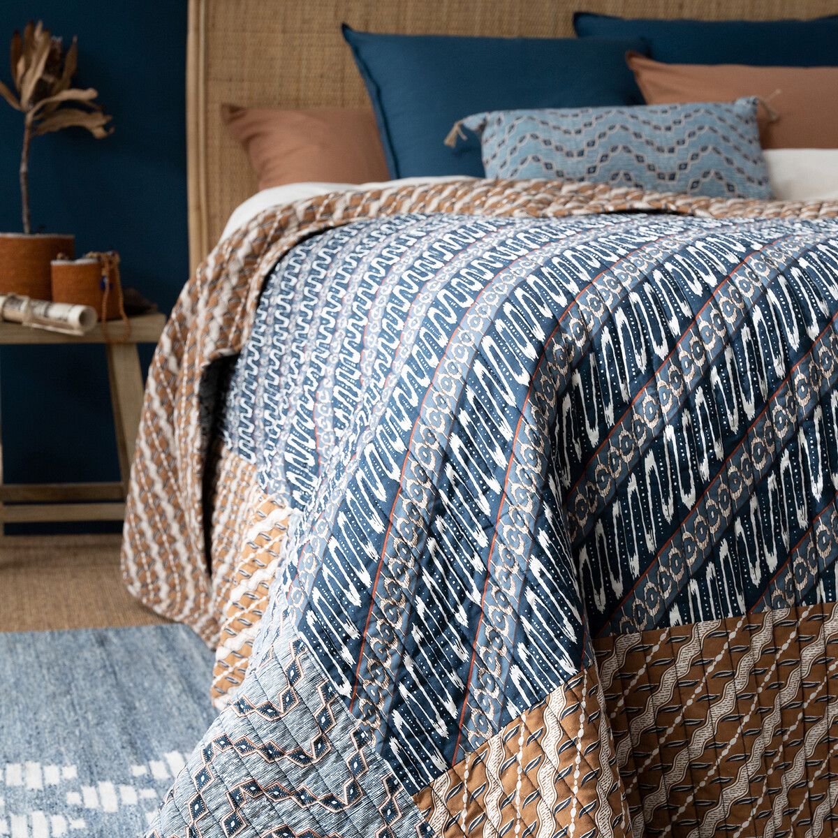 Midako Kantha Washed Cotton Bedspread print/blue background, LA REDOUTE INTERIEURS