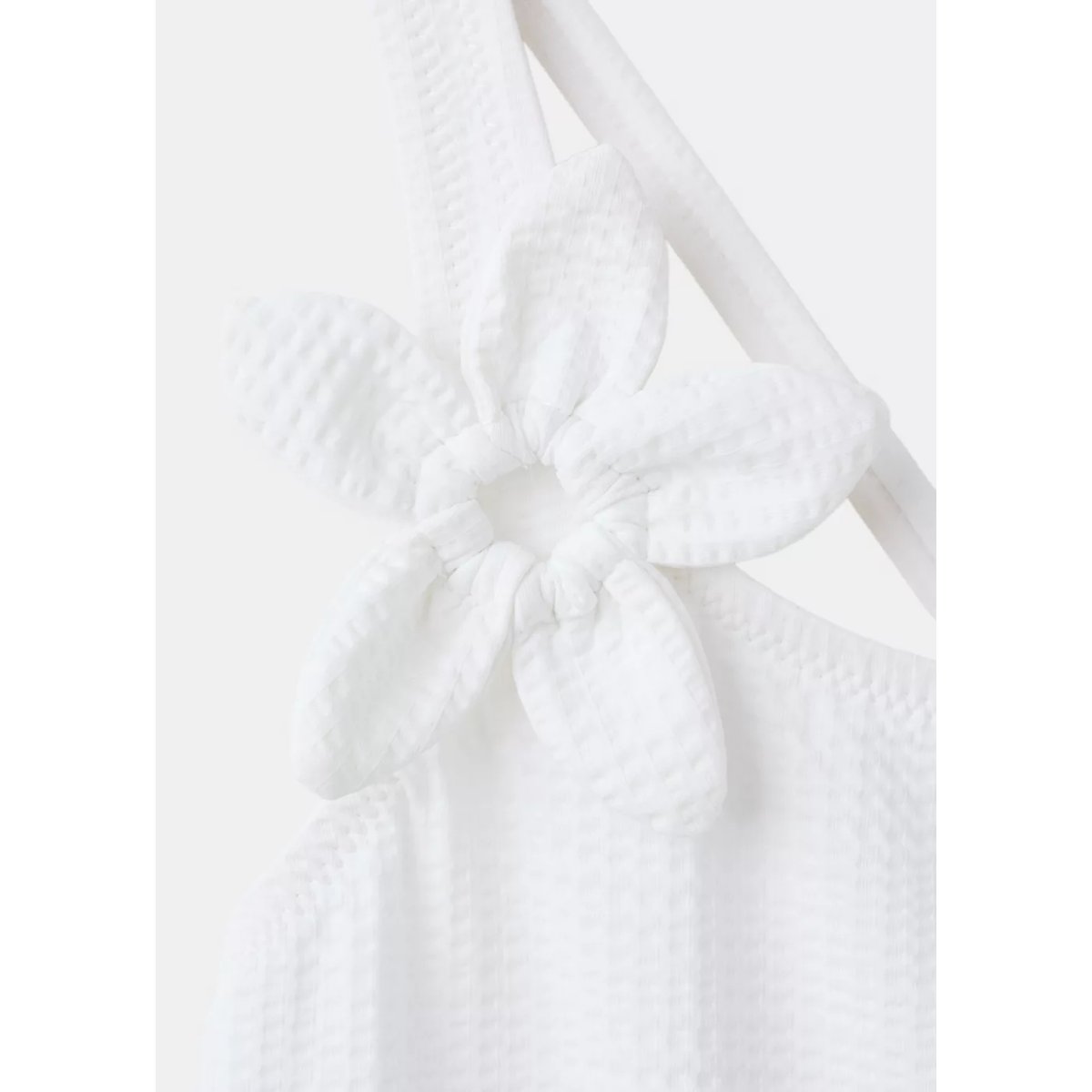 Maillot de bain asymétrique à fleurs en relief blanc, MANGO KIDS