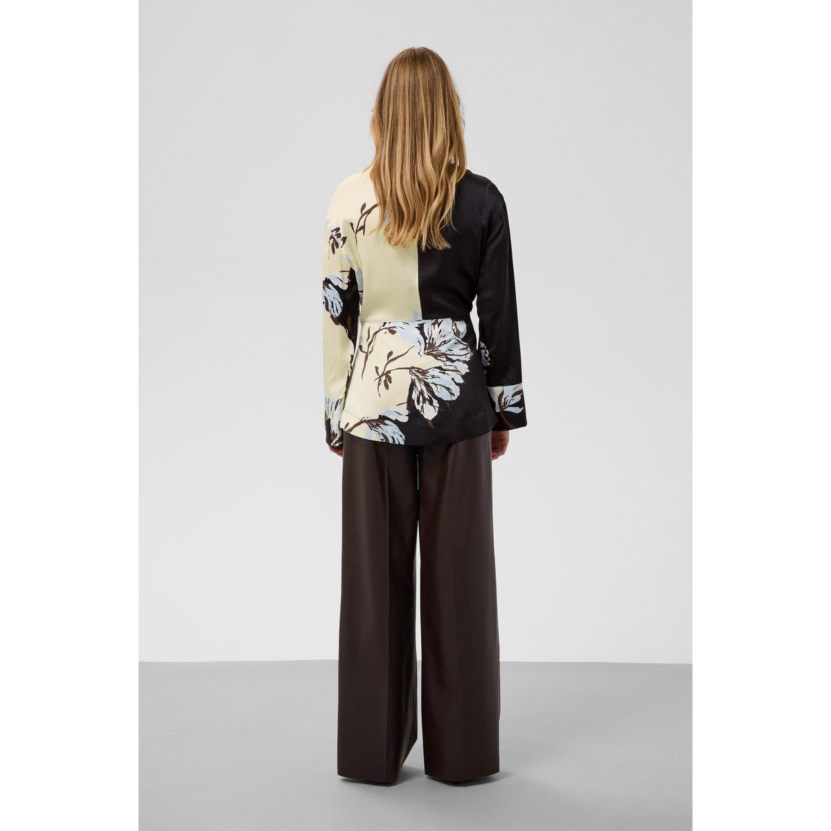 Blouse à manches longues multicolore pistachio and black floral, SOAKED IN LUXURY