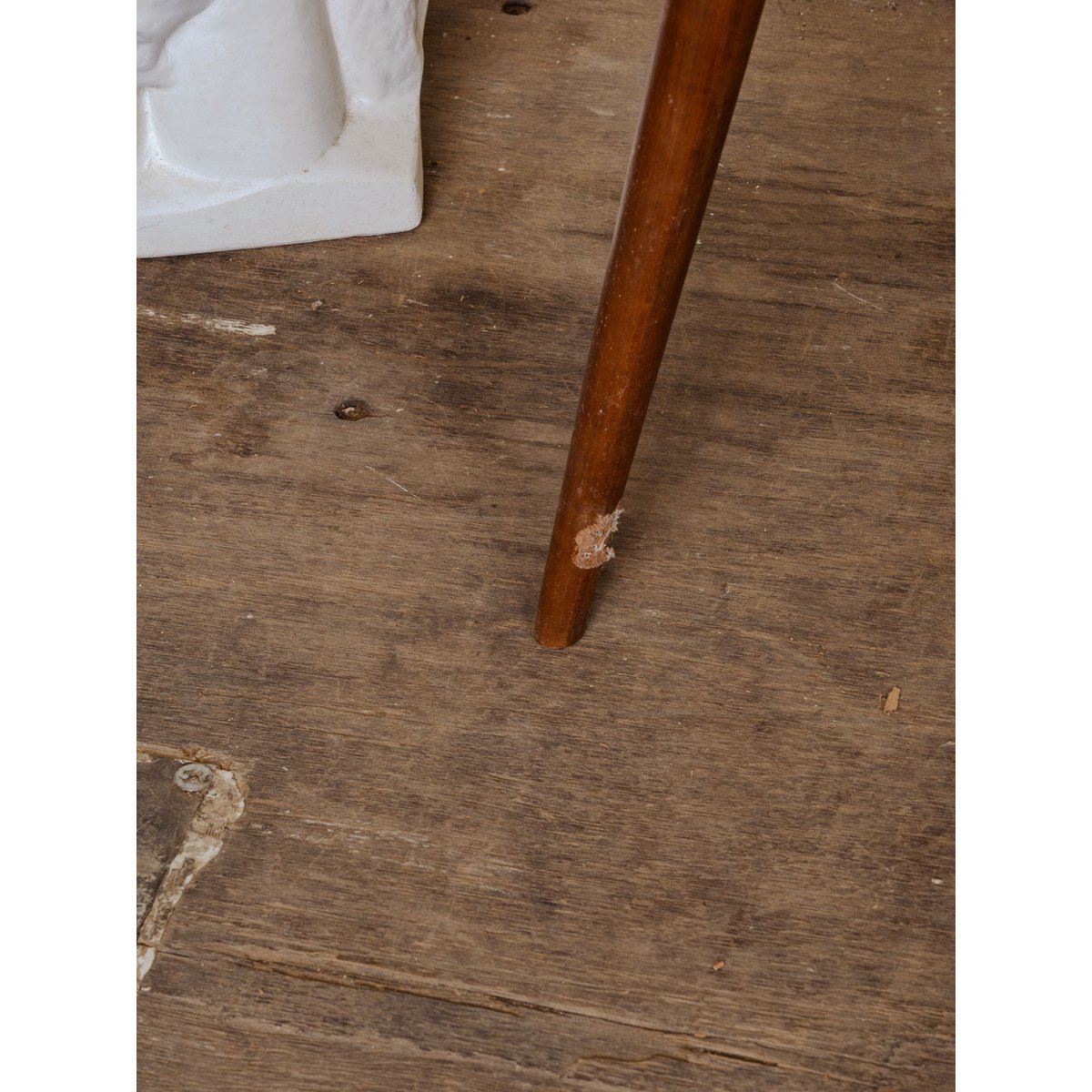 Table d'appoint en bois Hanna N°1354 - Bon état bois foncé, DEBONGOUT