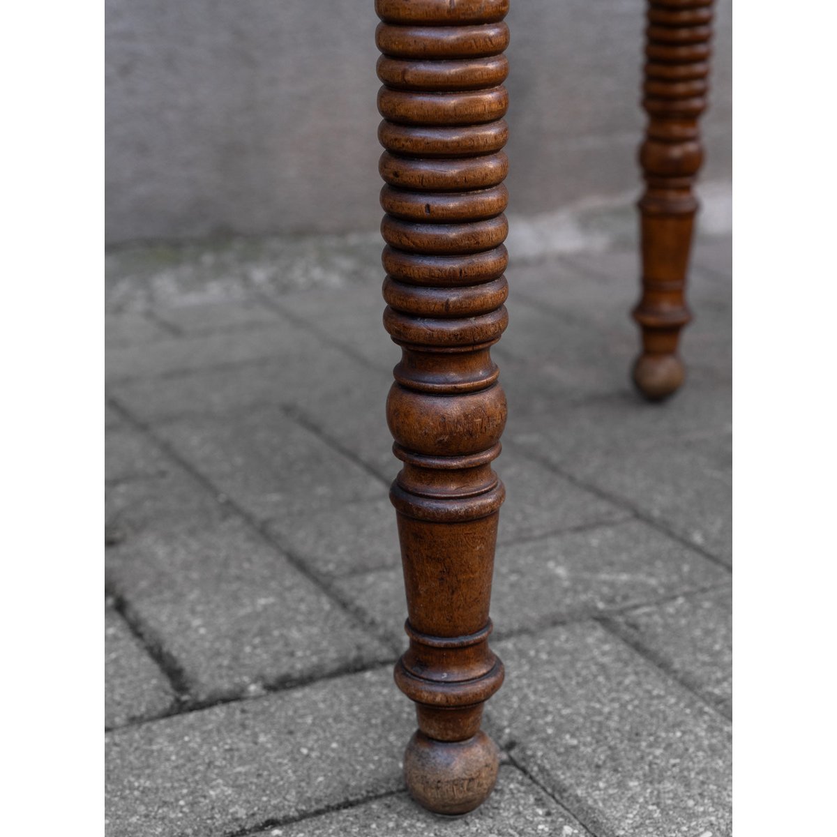 Table à manger ovale en bois Romy N°1516 - Bon état bois foncé, DEBONGOUT