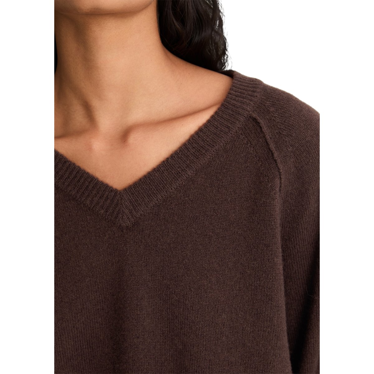 Pull à col en V en laine mérinos, coupe classique au toucher doux marron, MARC O’POLO DENIM
