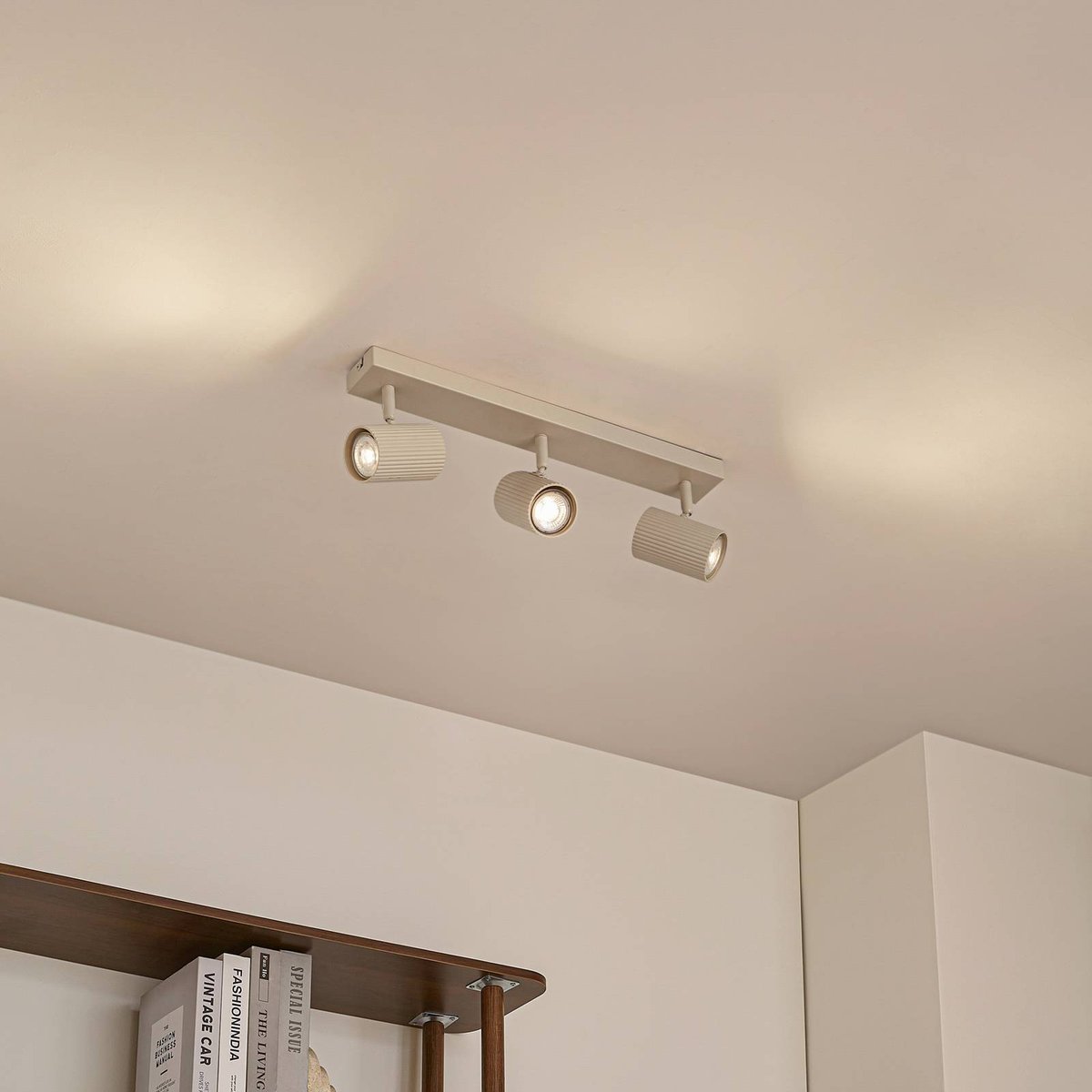 Spot en aluminium moderne, Kardis beige, LINDBY