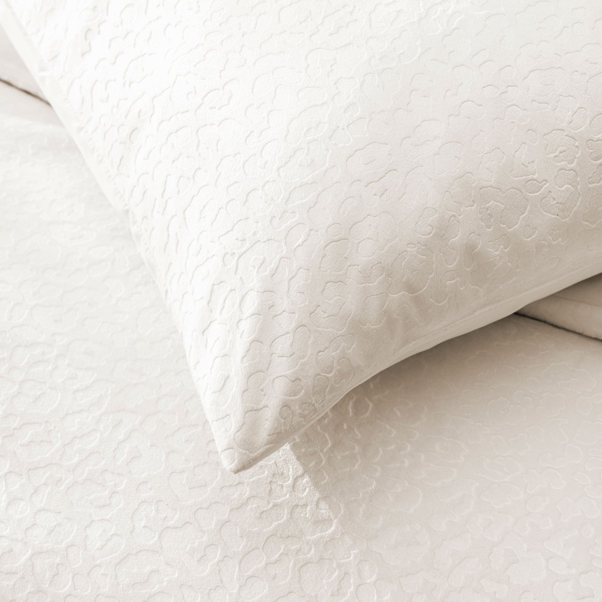 Parure de lit 3 pièces en velours gaufré fauve housse + taies blanc, DOUCEUR D'INTÉRIEUR
