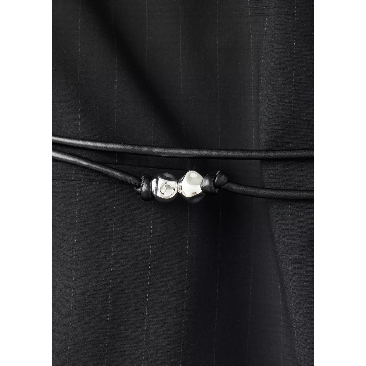 Combinaison assortie avec ceinture à perles noir, MANGO