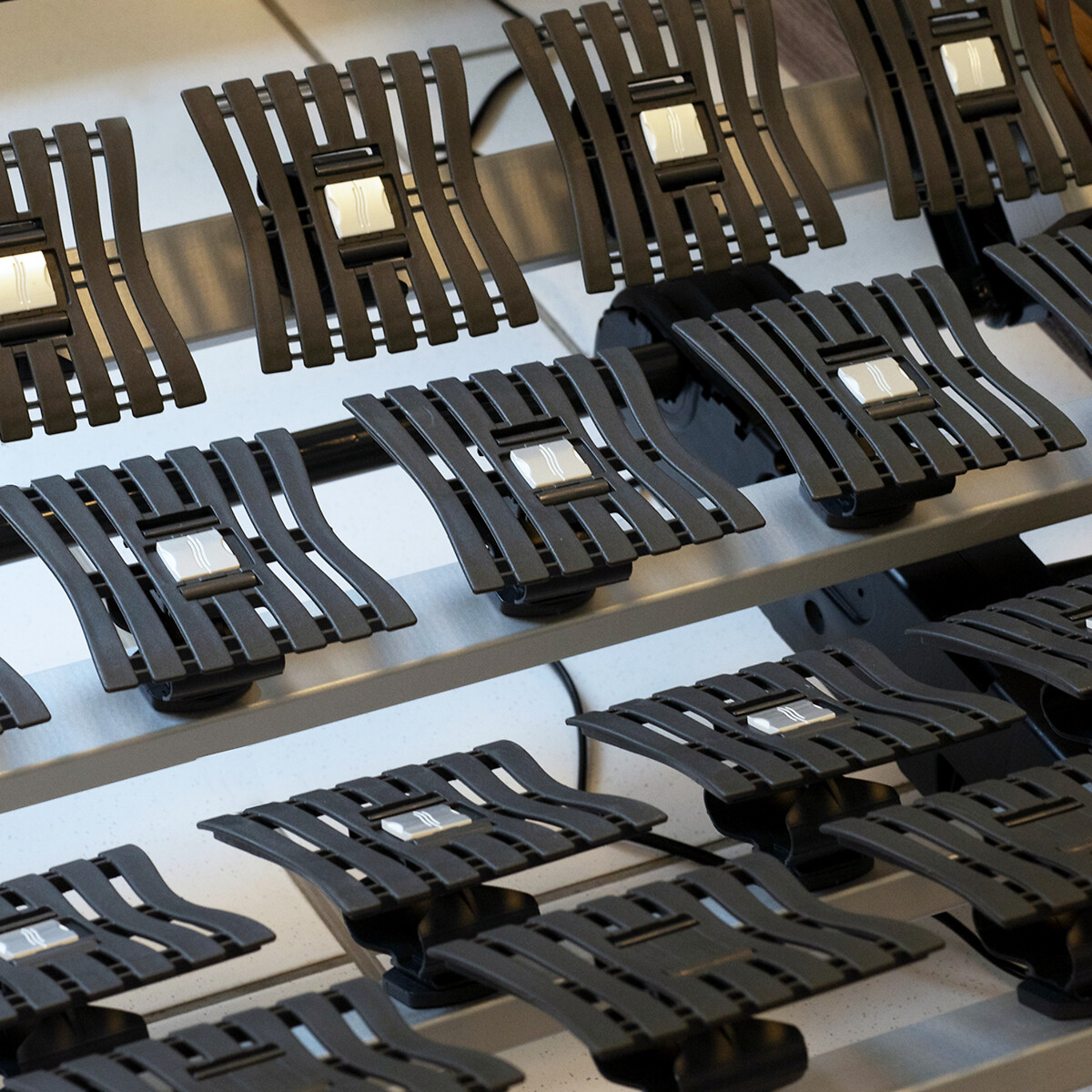 Lit électrique premium à plots effet bois noyer, LA REDOUTE INTERIEURS