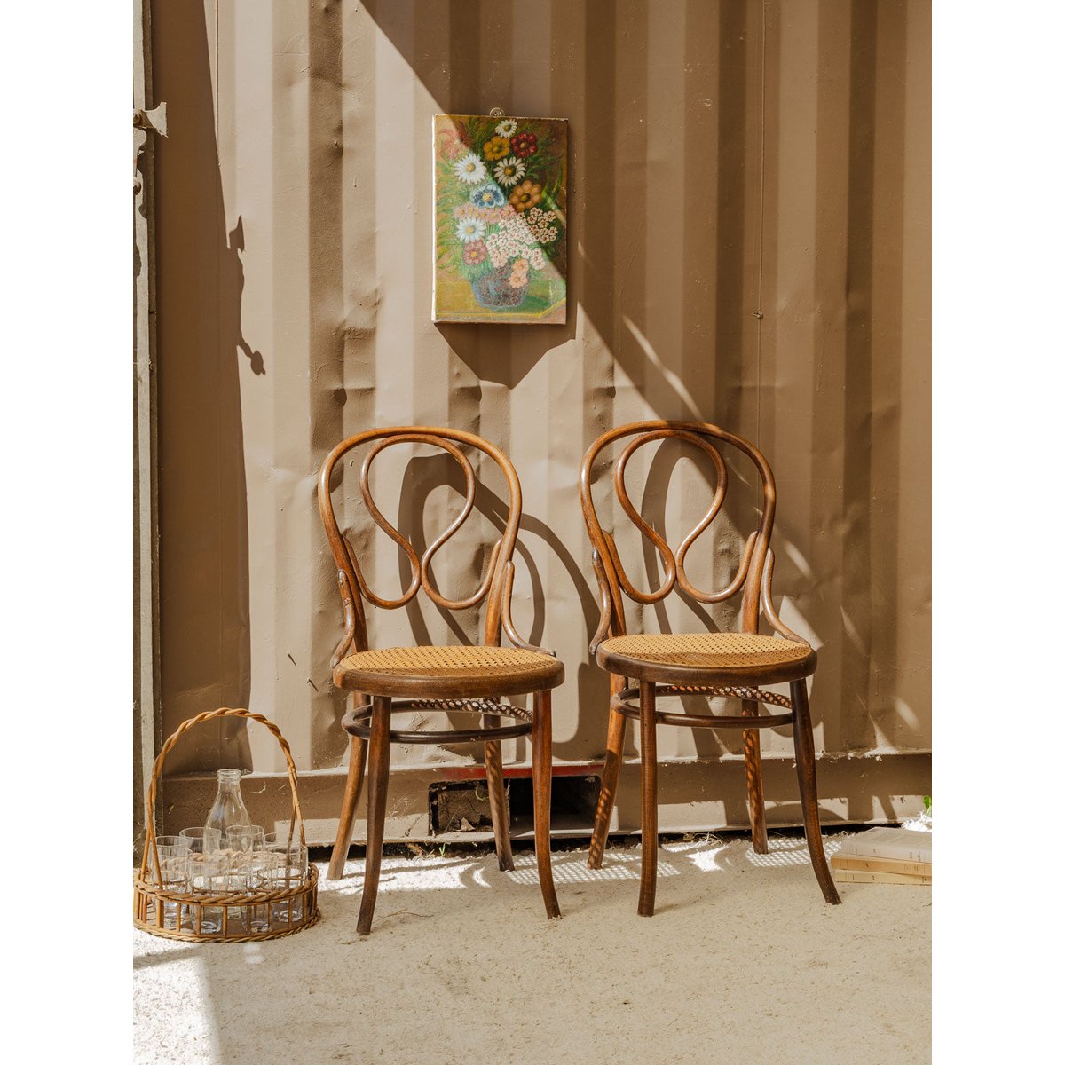 Paire de chaises en bois Claude N°1405 - Bon état bois foncé, DEBONGOUT
