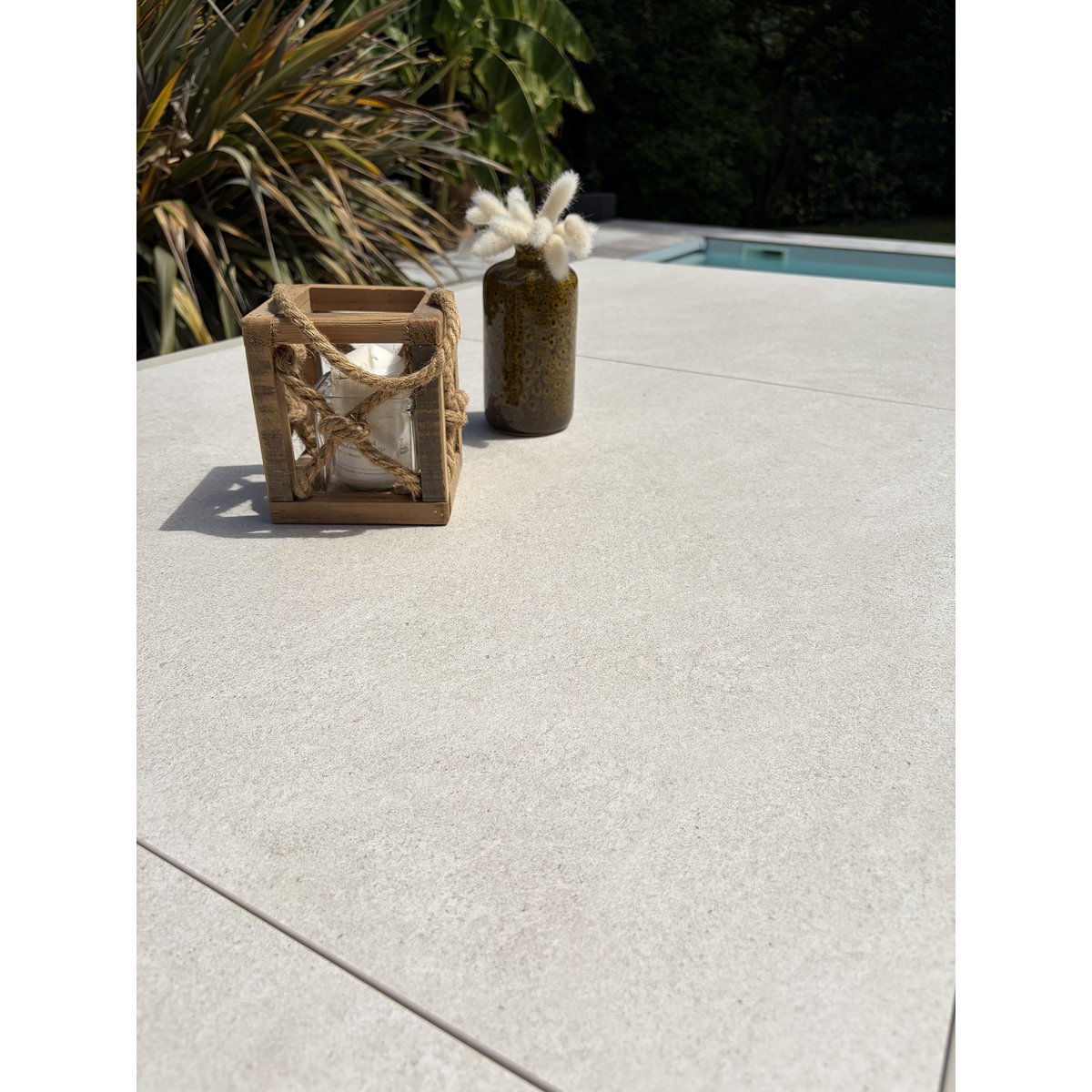 Table de jardin en aluminium et plateau sinterstone KALIBO grège, DCB GARDEN