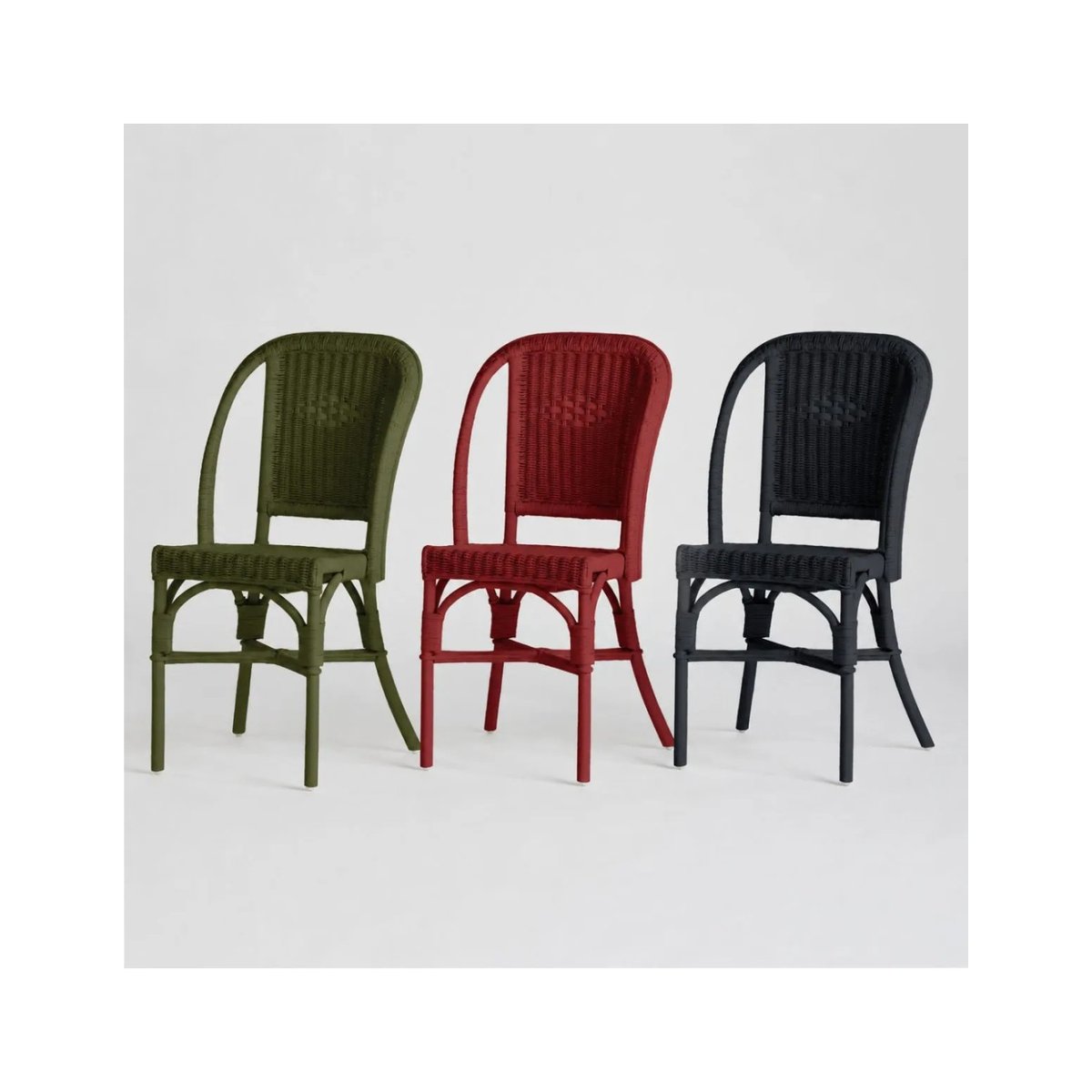 Chaise en rotin PRIMAVERA laqué bleu azur noir, KOK