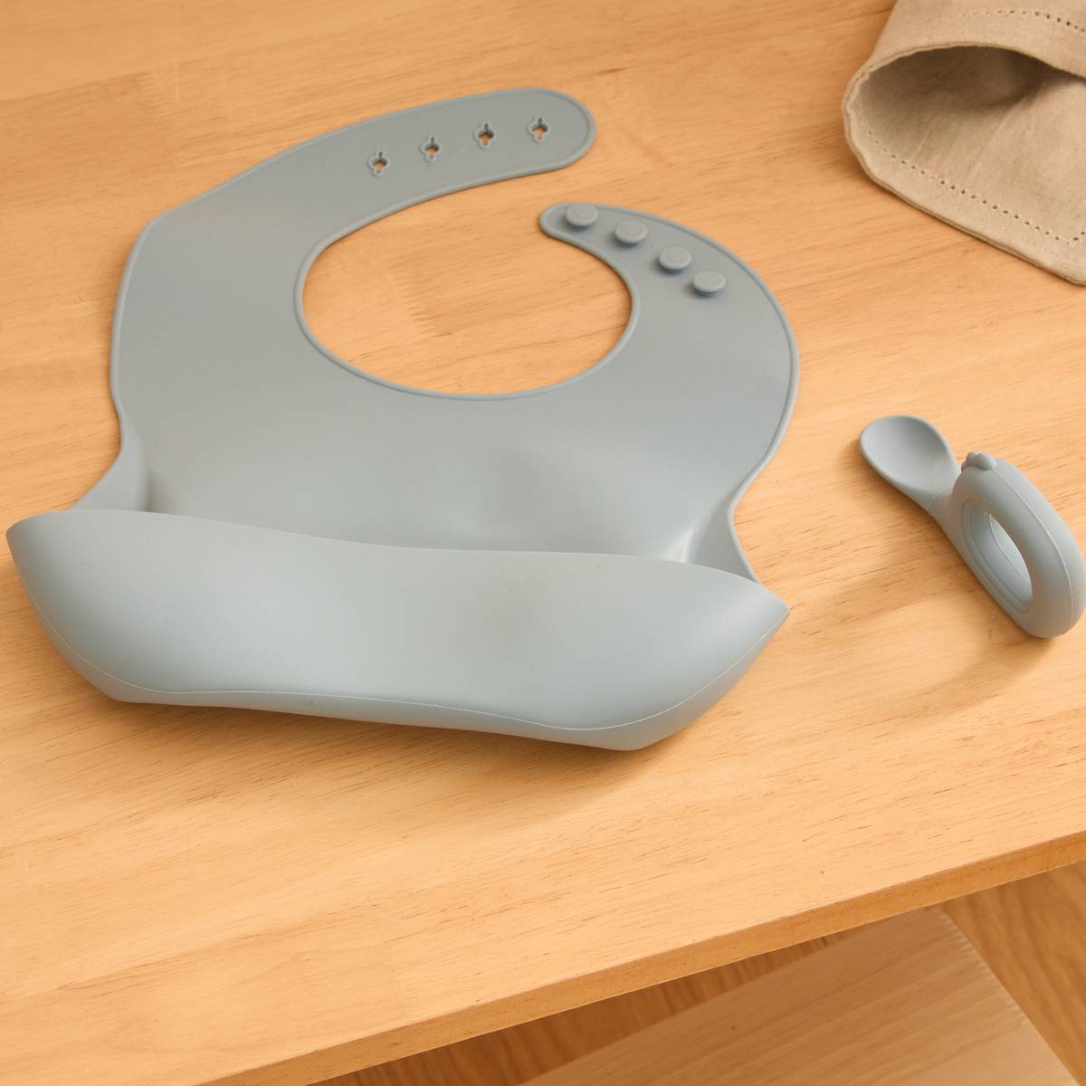 Set bavoir et cuillère YUM bleu, ATMOSPHERA
