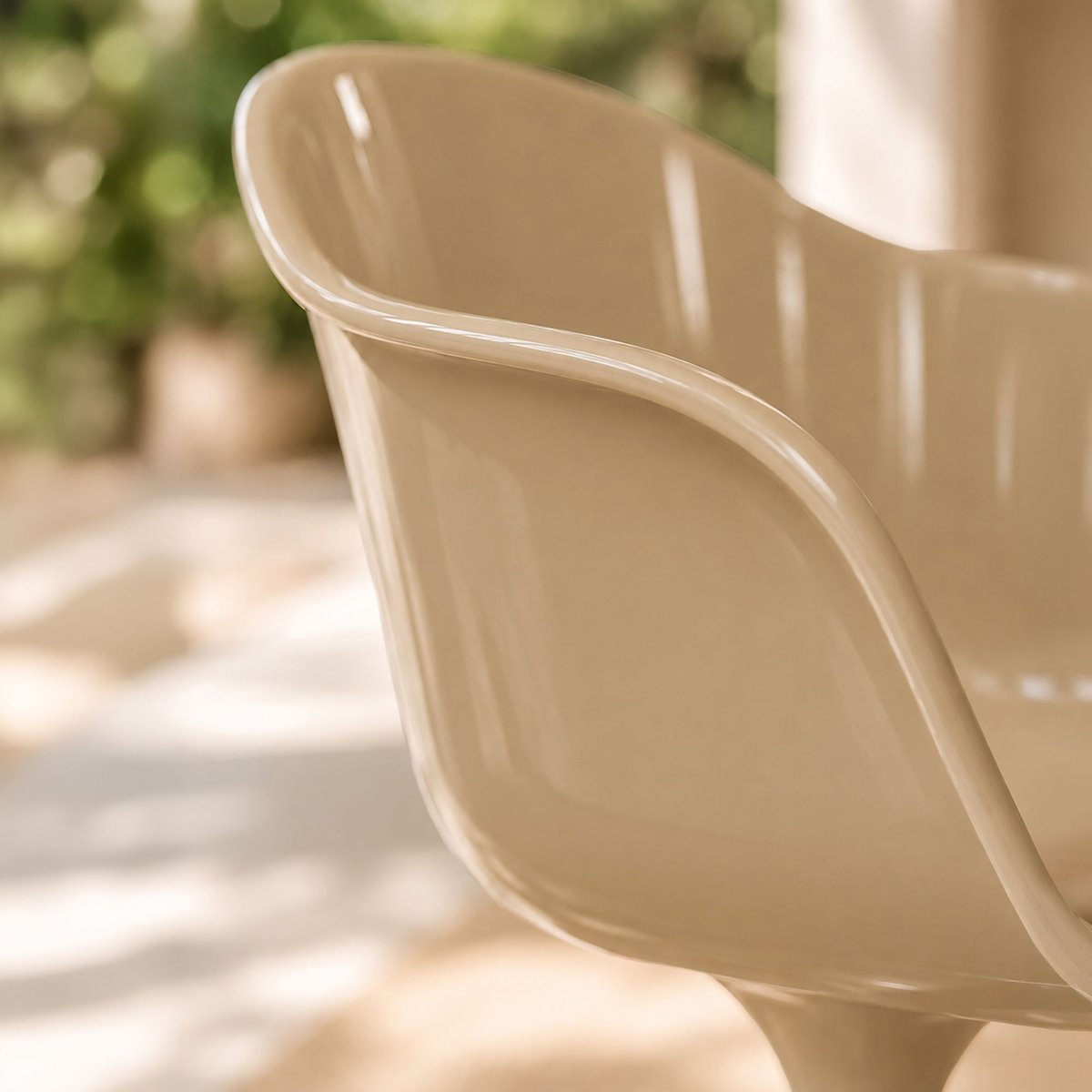 Lot de 2 fauteuils de table en résine acrylique, GLAM beige, NOW'S HOME