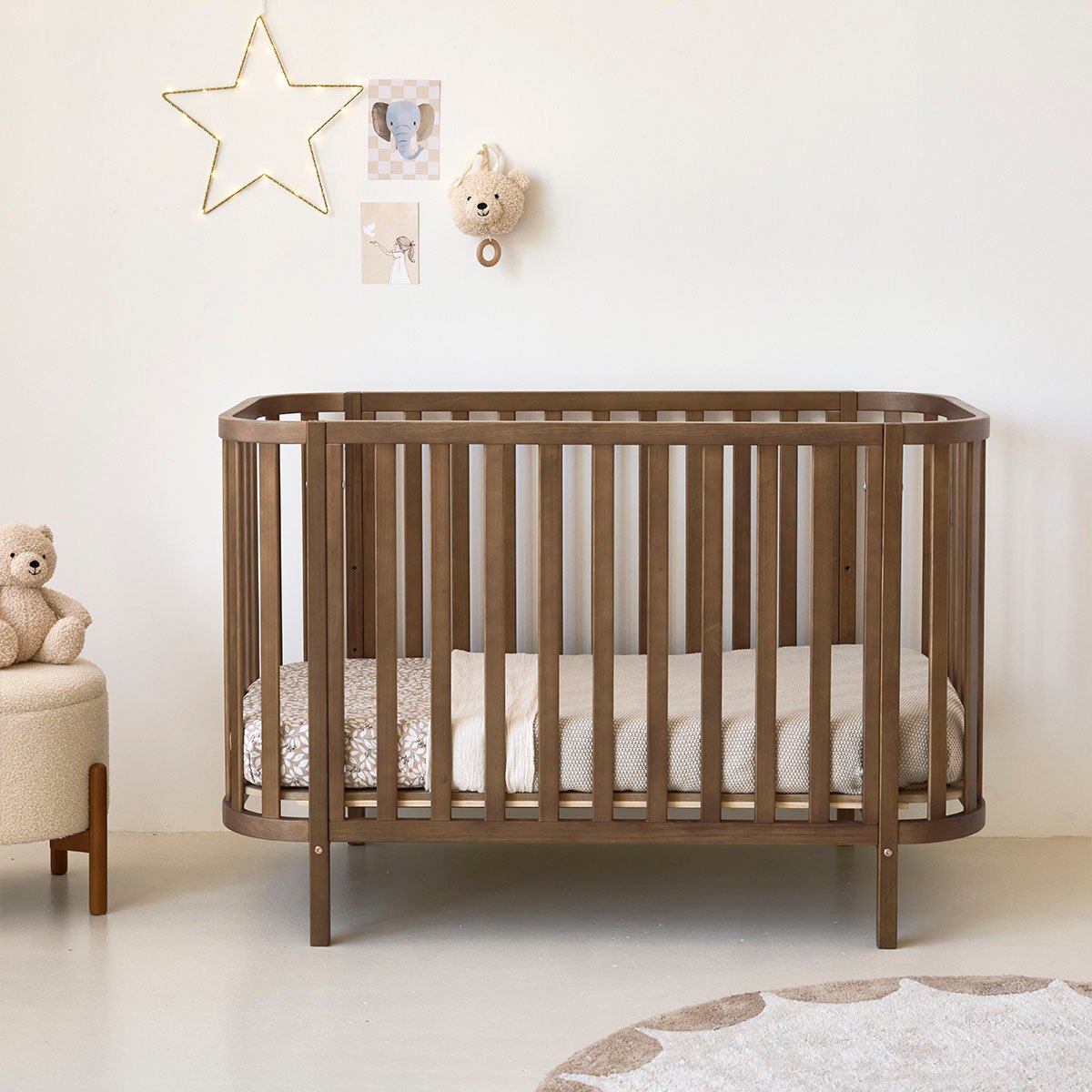 Lit bébé ovale COCON noyer foncé, PETITE AMELIE