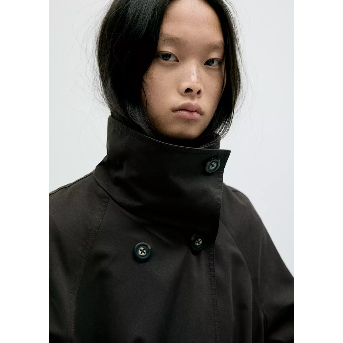 Trench long avec col montant et ceinture chocolat, MANGO