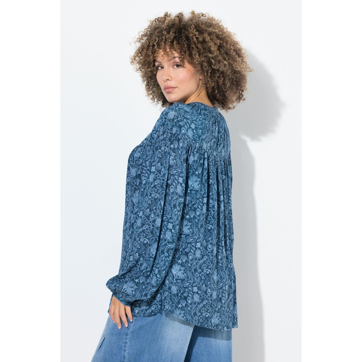 Blouse motif fleurs/hirondelles bleu encre, ULLA POPKEN