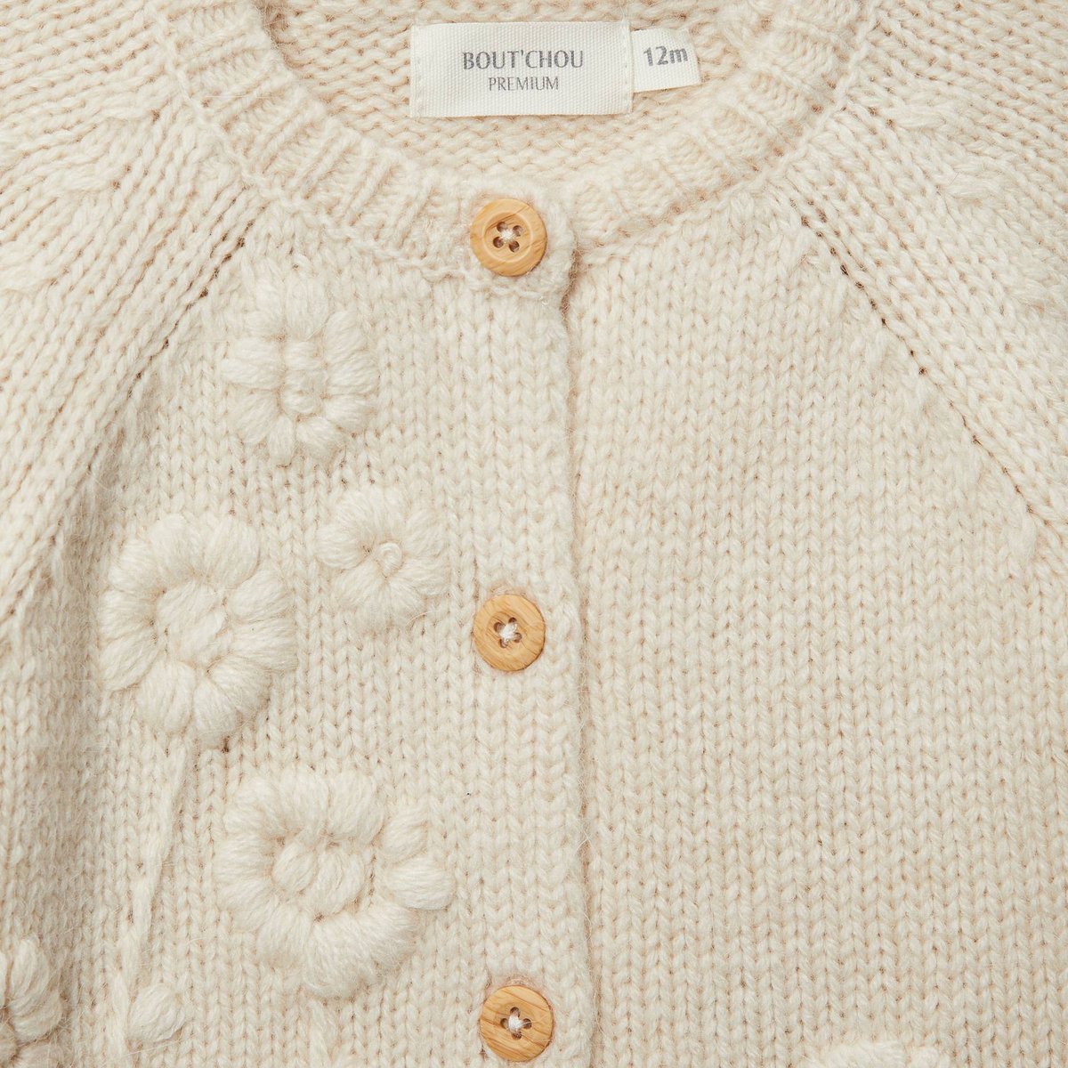 Cardigan tricot brodé contenant de la laine naturel, BOUT'CHOU