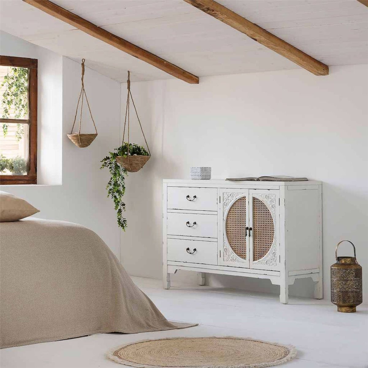 Enfilade rectangulaire en bois et rotin blanc antique et rotin naturel, RECOLLECTION