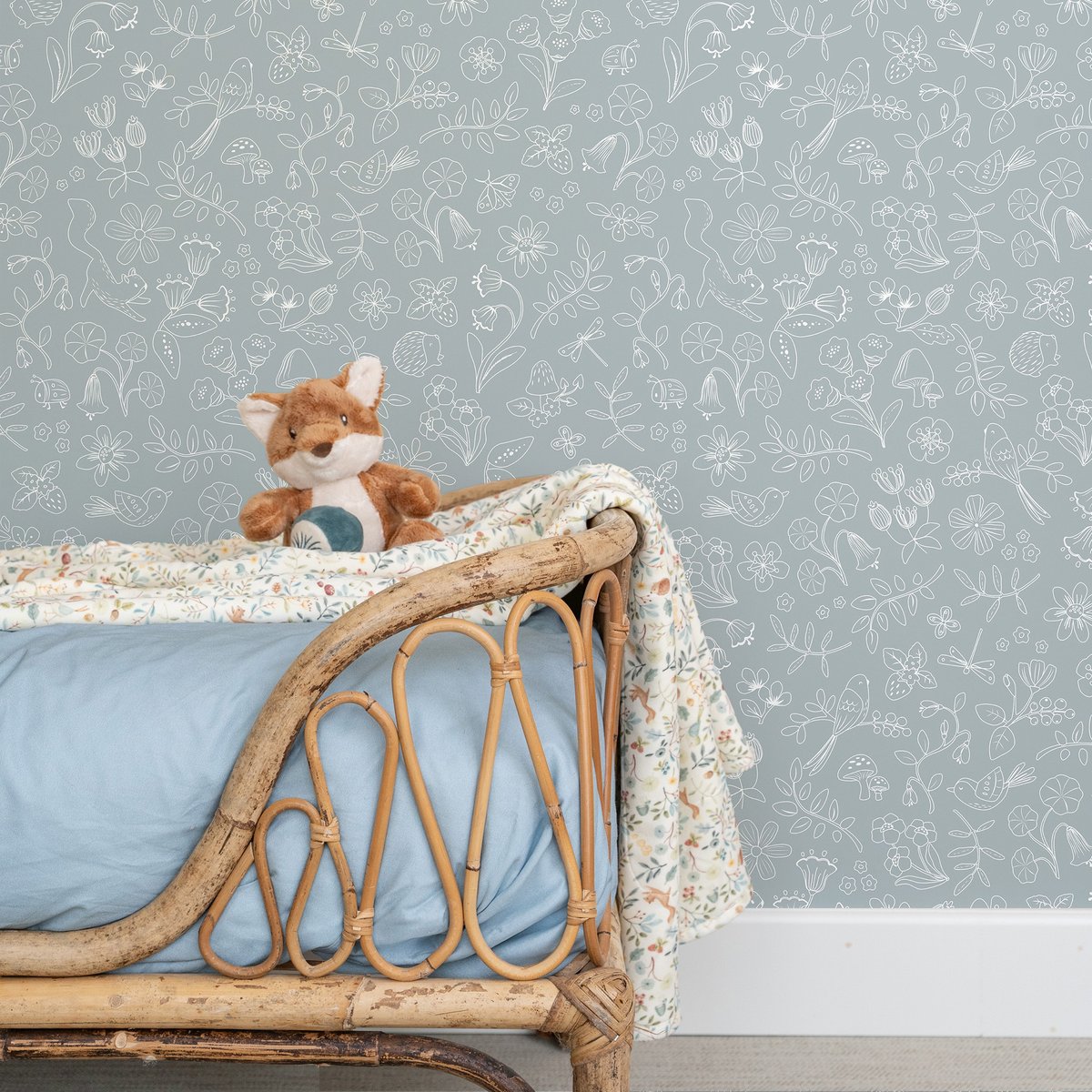 Papier peint pour enfant Petits animaux de la forêt bleu doux grisé, blanc cassé, LITTLE DUTCH