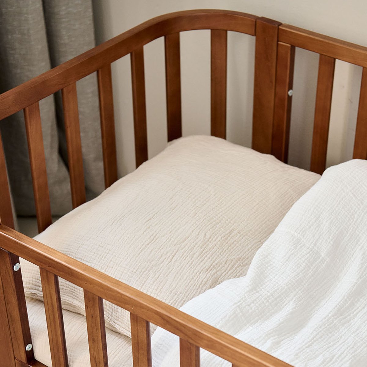 Lit enfant ovale COCON noyer, PETITE AMELIE
