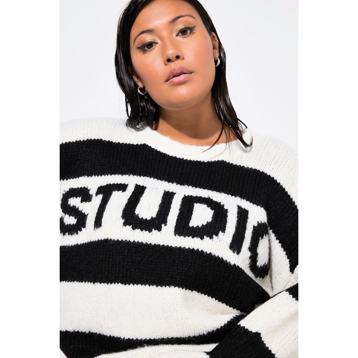 Pull oversize à larges rayures et message noir, STUDIO UNTOLD