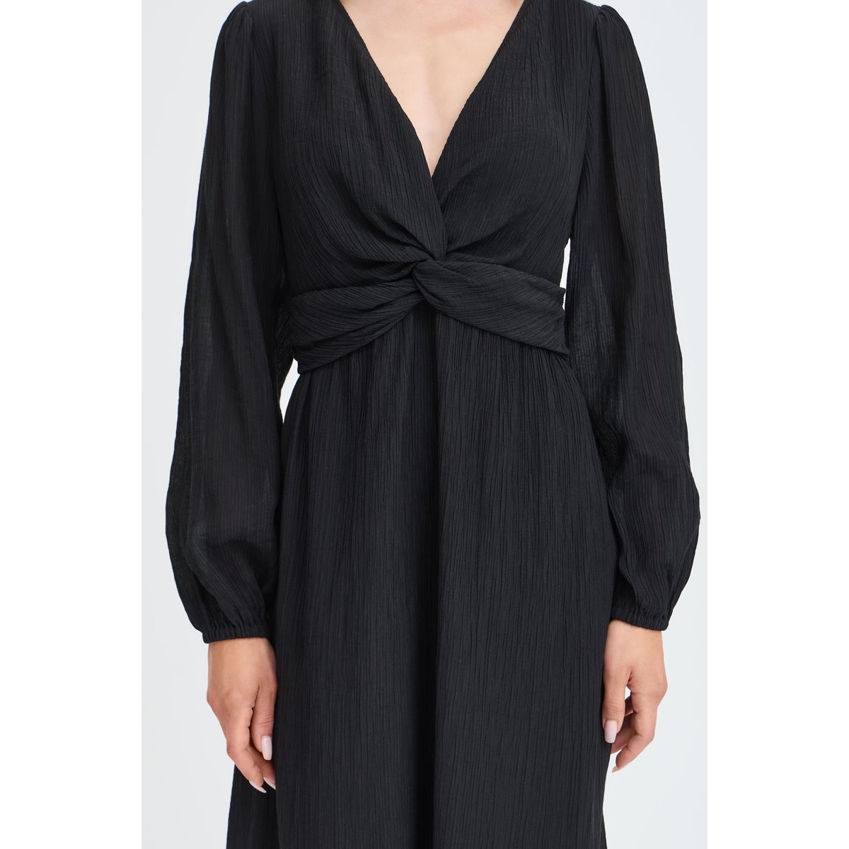 Robe noir meteorite, B.YOUNG